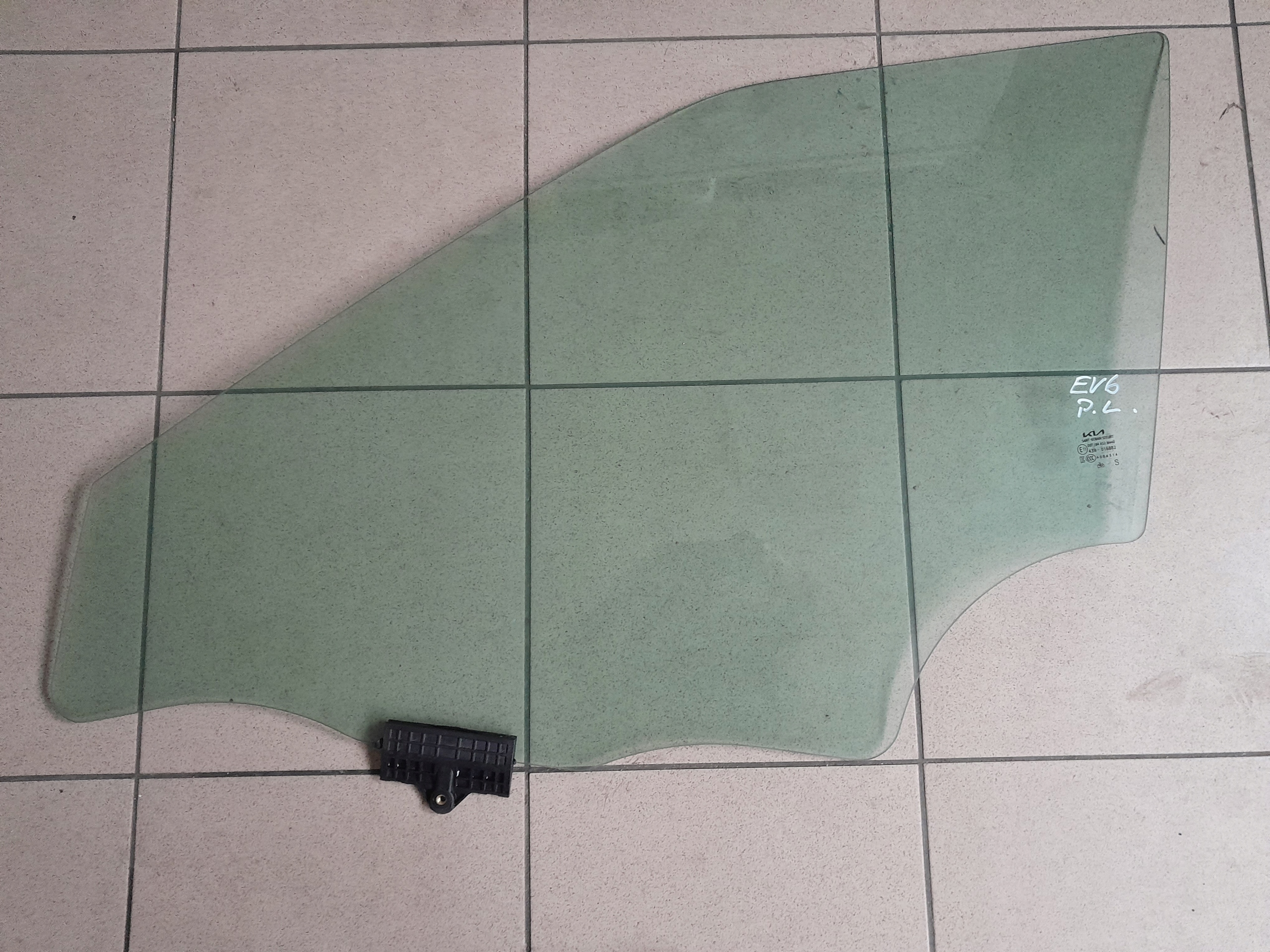 DOT184 AS2 - KIA EV6 2022-23 СТЕКЛО ДВЕРИ ПЕРЕДНЕЕ ПЕРЕДНЕЕ ЛЕВОЕ