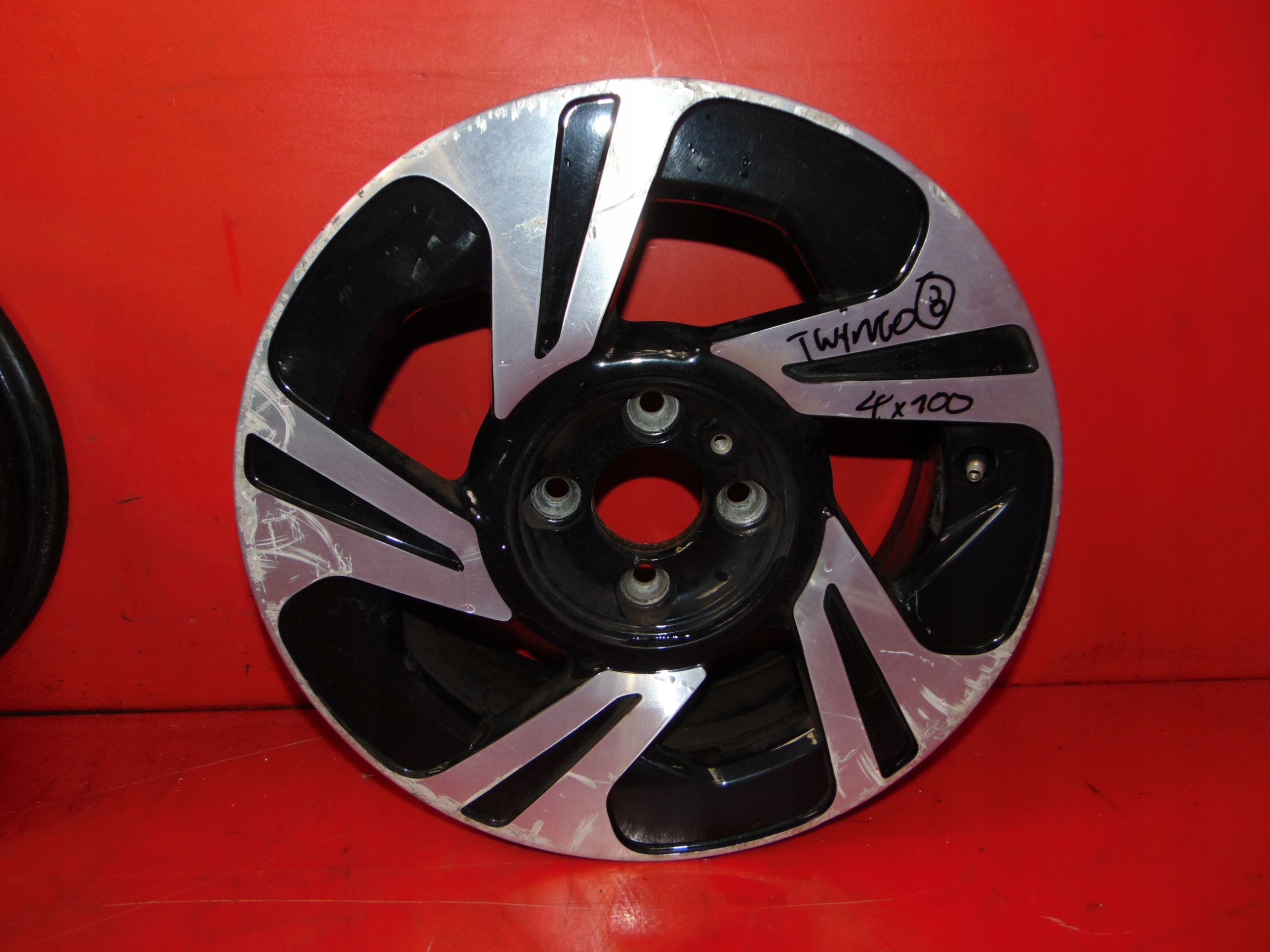 RENAULT TWINGO II 2 disk ALU 15 4x100 6J ET36