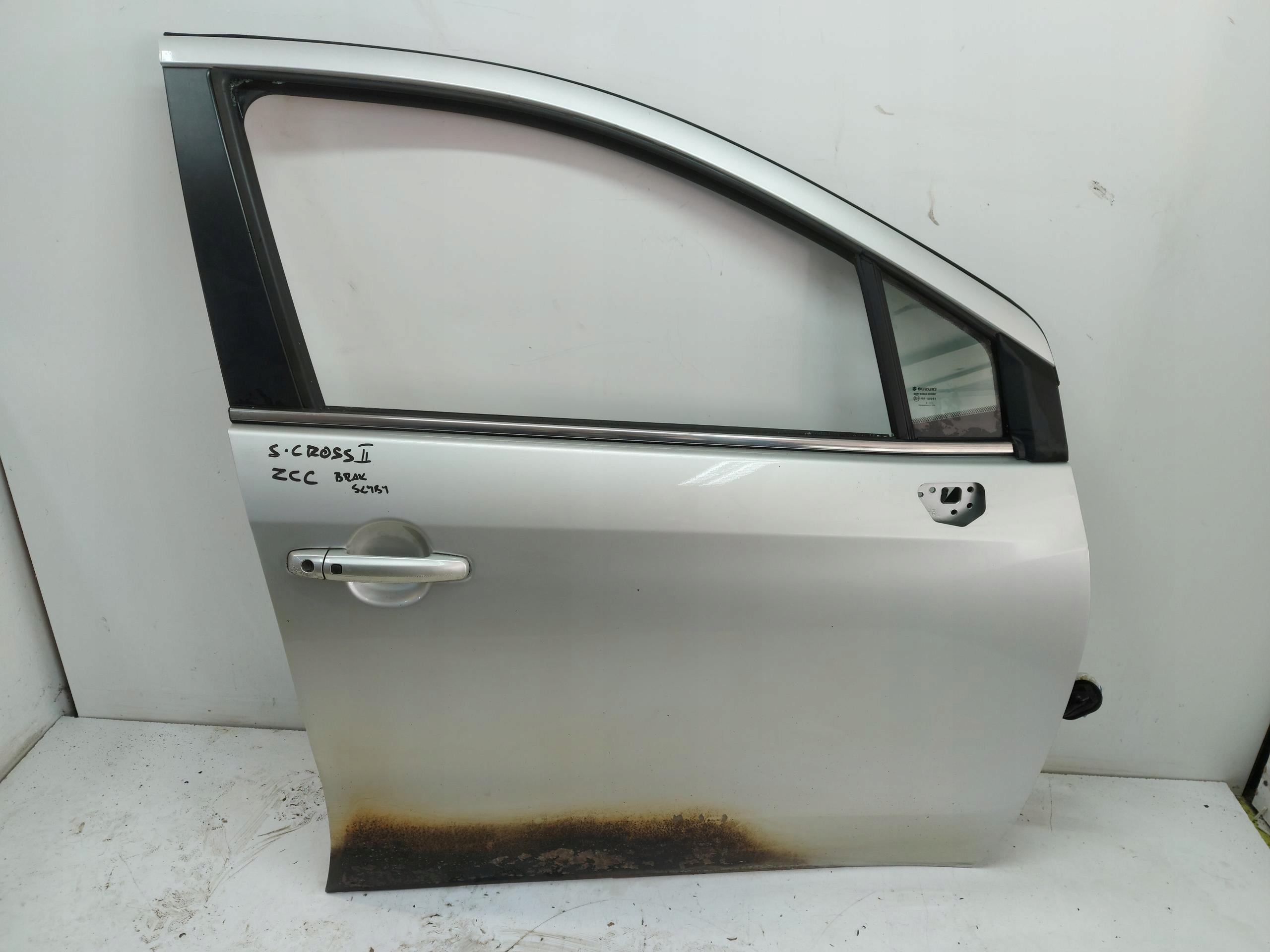 Suzuki SX4 S-cross II, 2023r door right front front silver zcc oryg