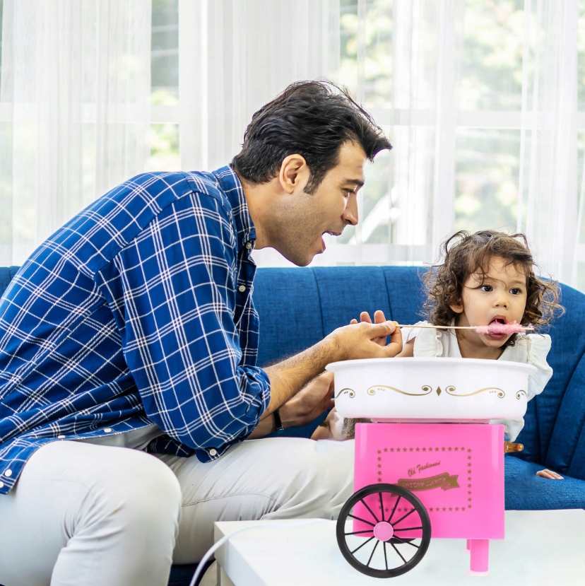 MASZYNA MASZYNKA WATY CUKROWEJ DOMOWA WATA CUKROWA RÓŻOWA PATYCZKI MAŁA Moc 500 W