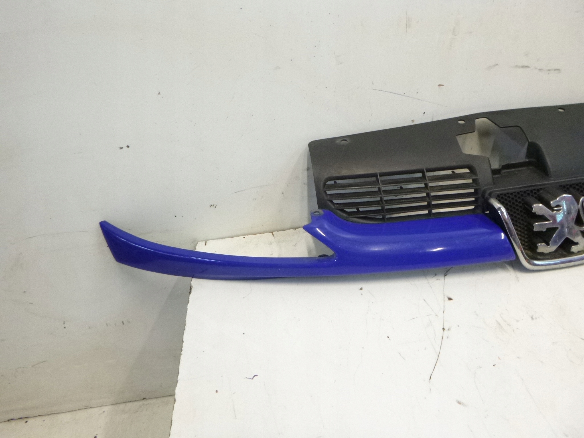 GRILL GRILL PEUGEOT 206 EGJ 2002R.