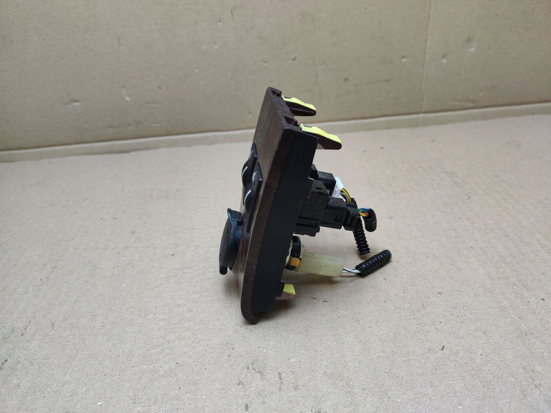 button of the heating seats front Toyota Sienna 3 2011 55446-08060