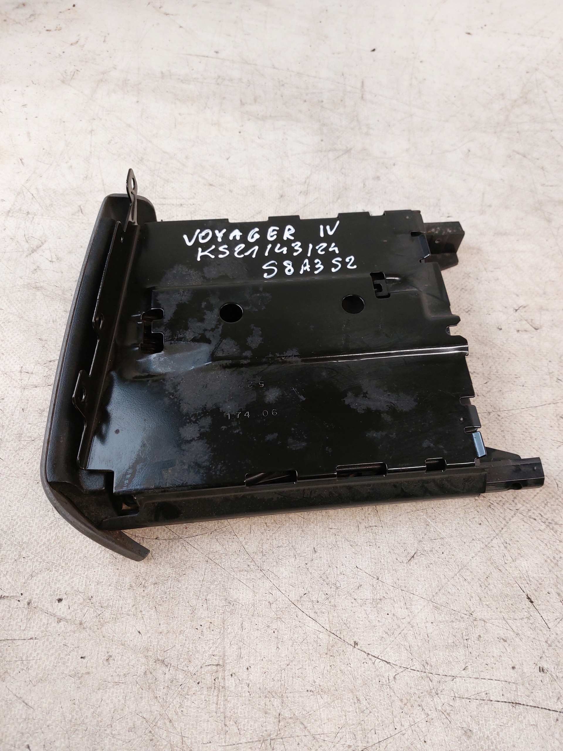 CUPHOLDER bracket for KUBKI CHRYSLER VOYAGER IV