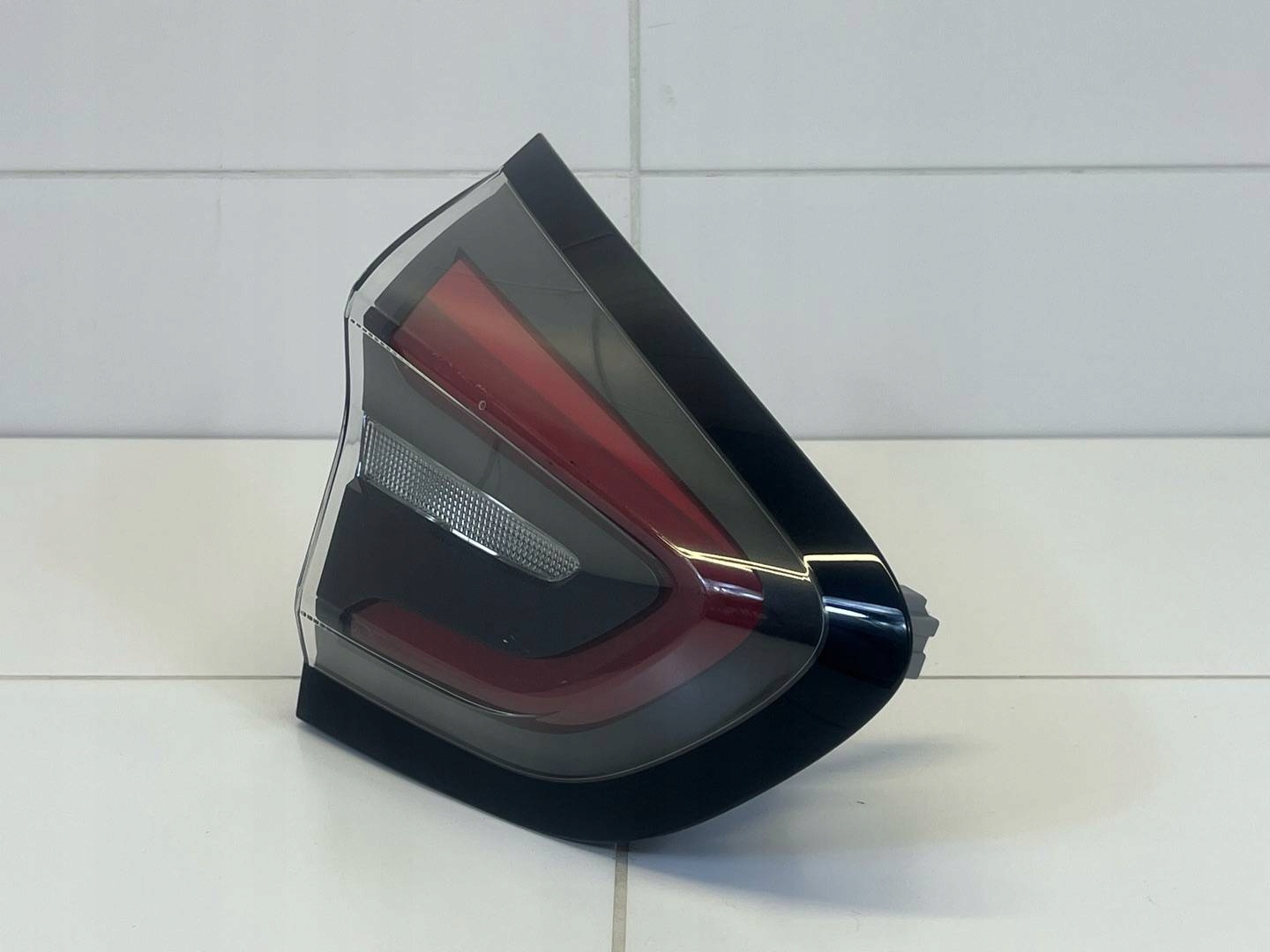 light rear to the bonnet left side Ford Puma 2 2021 L1TB13A603AA