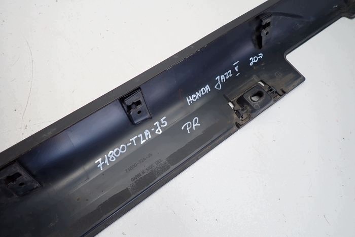 HONDA JAZZ V 20- moulding threshold right 71800-TZA-J5