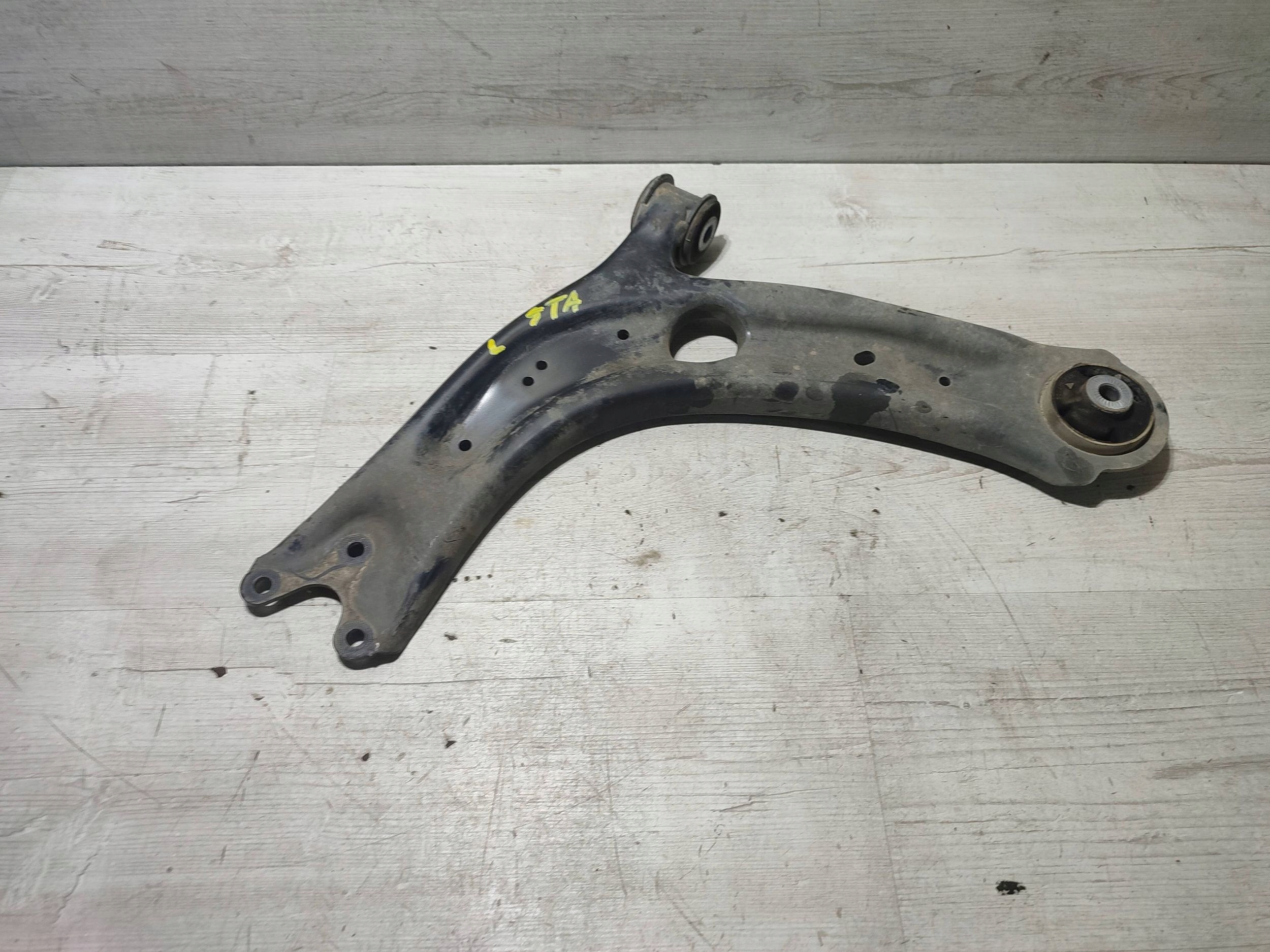 Volkswagen Touran III 2020 front side left arm