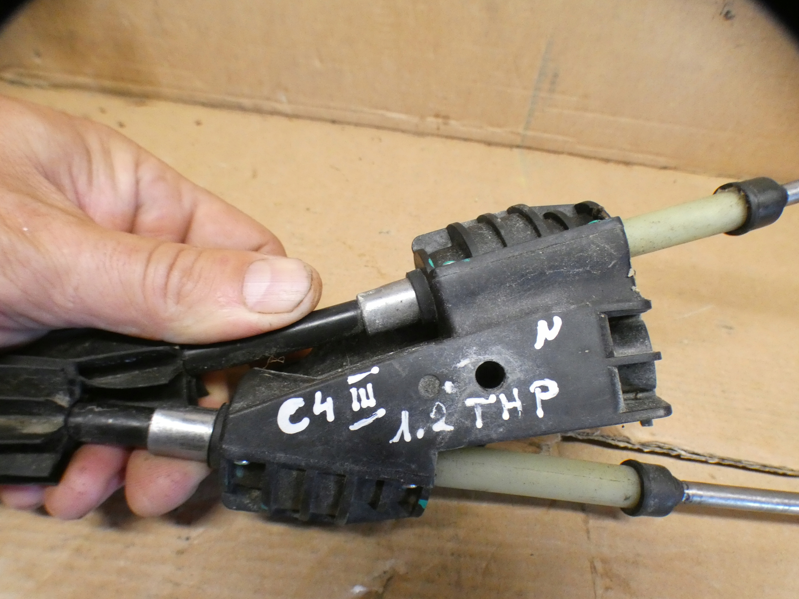 Bowdenzug Schalt getriebe C4 III A005A101