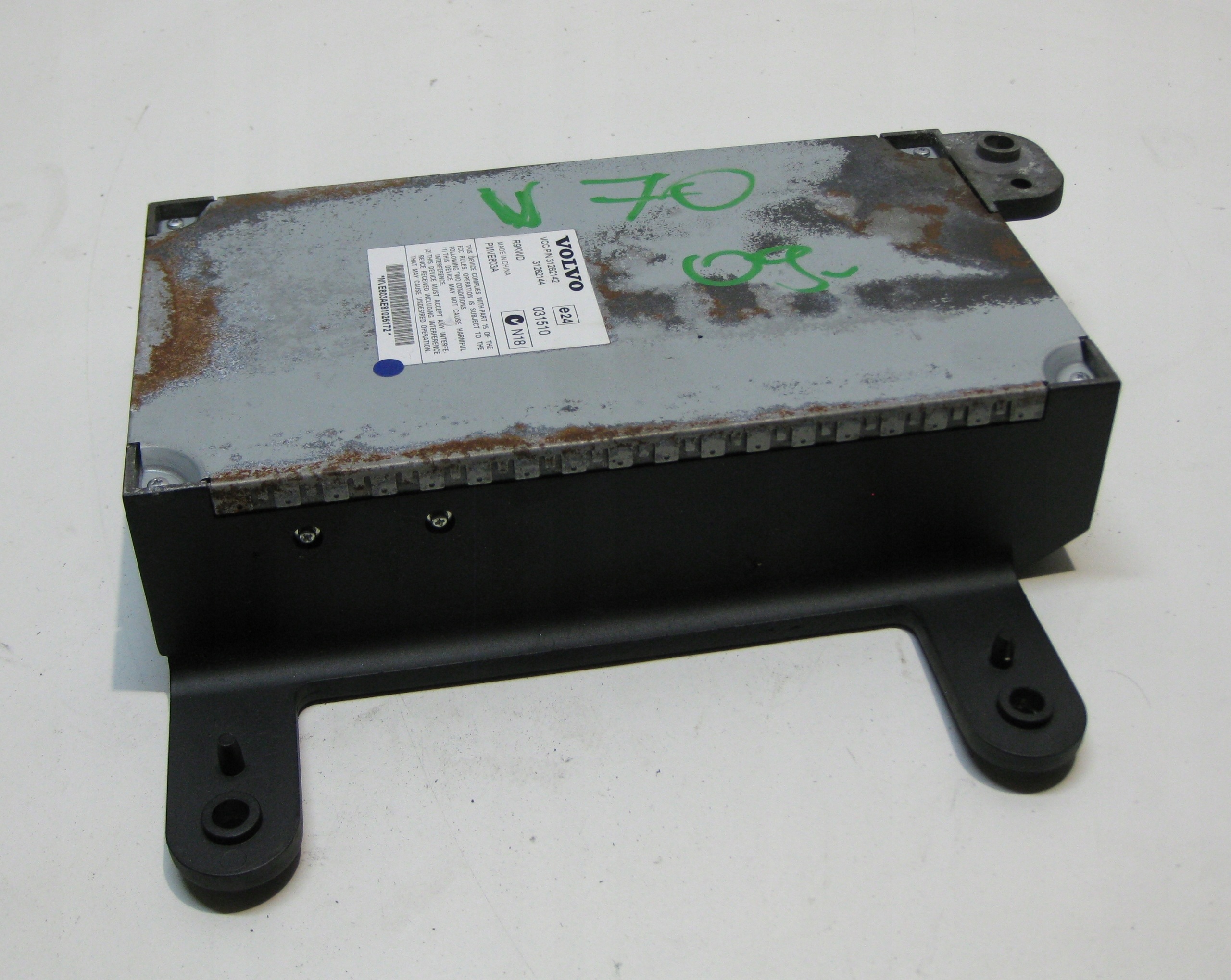 VOLVO V70 2.0 D 09R amplifier radio 31282142