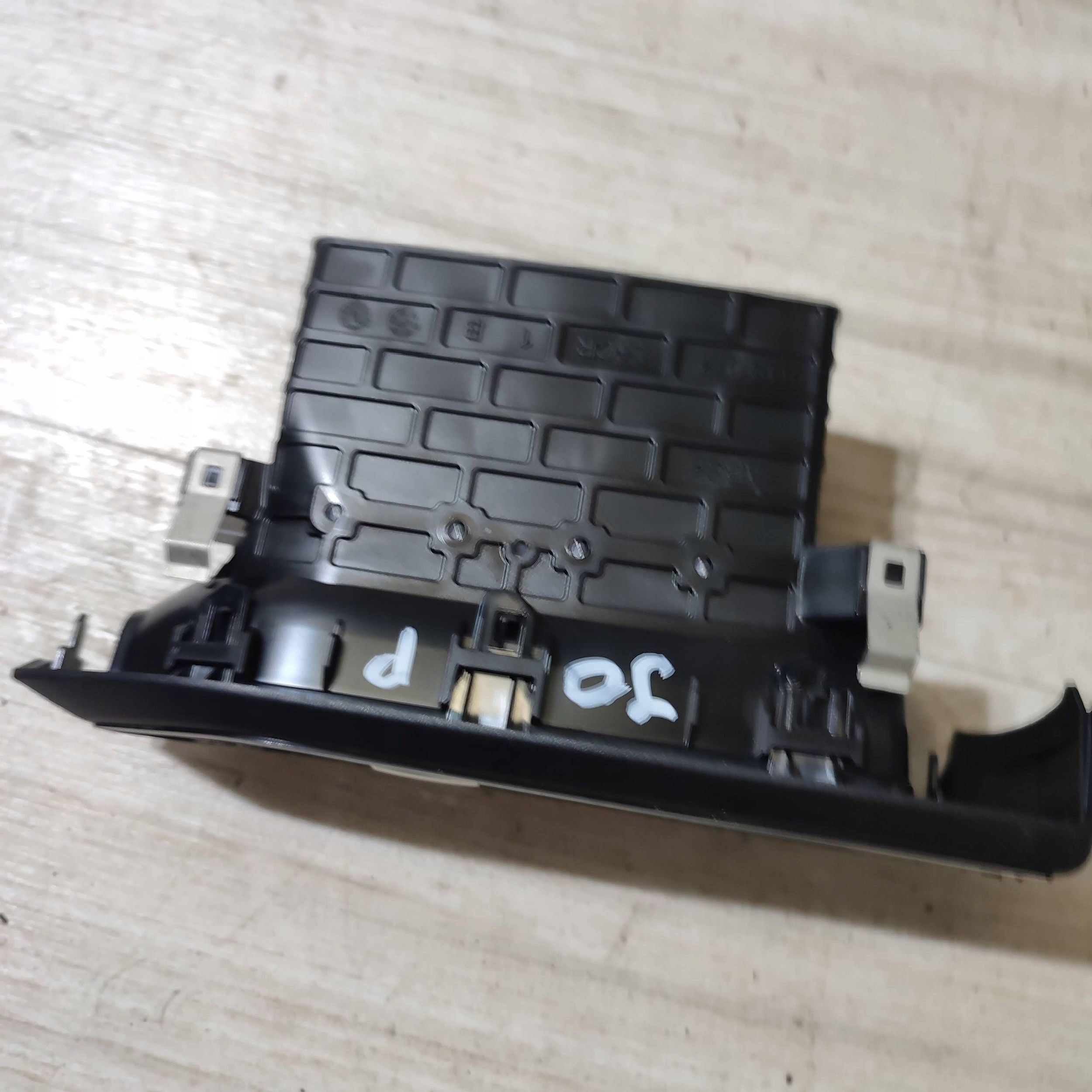 grid air conditioning devices side of the dashboard right side Dacia Jogger 687613010R