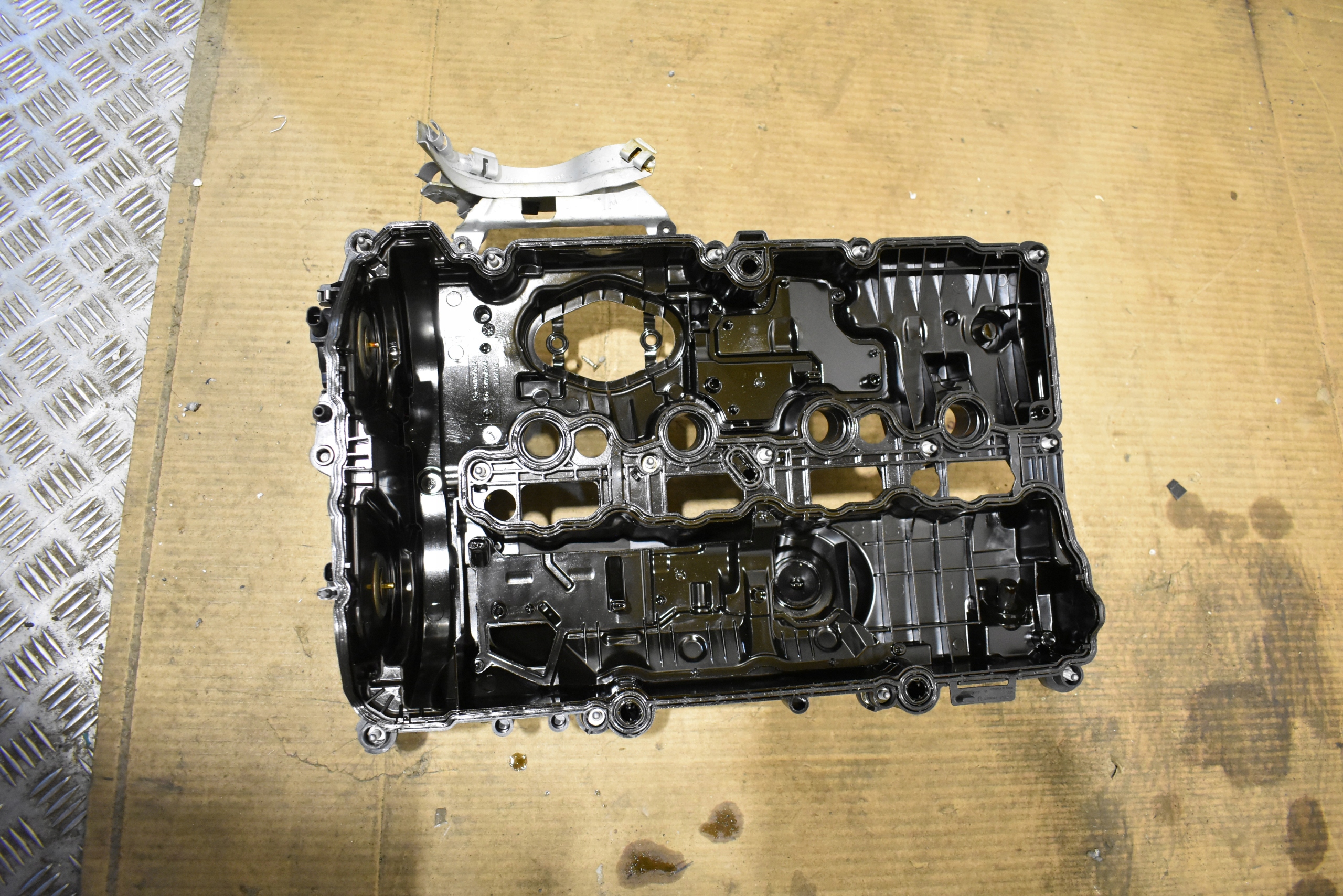 IDEALNA Coperchio TESTATA Motore BMW G20 G30 G01 B46BB20B 1