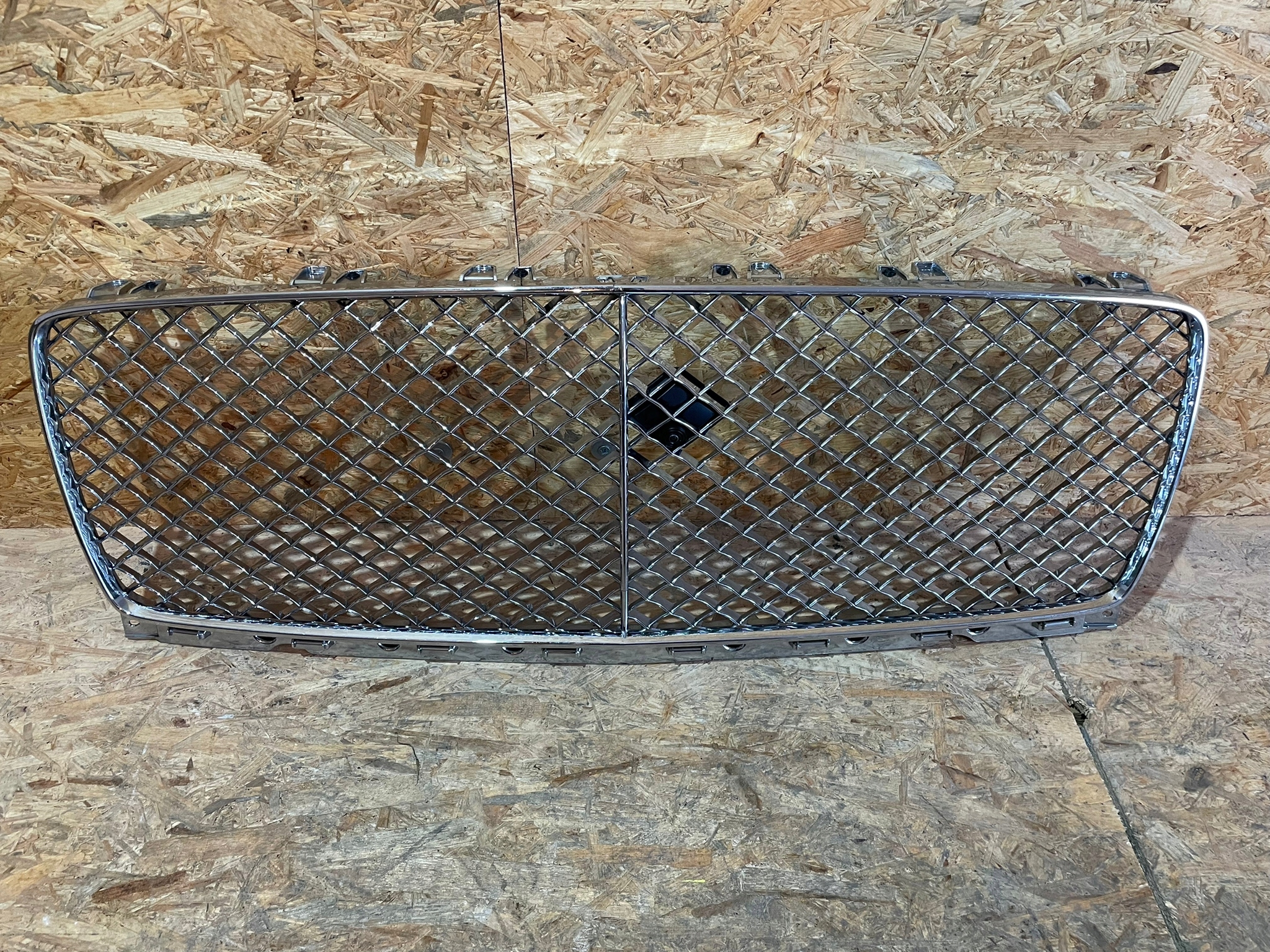 BENTLEY CONTINENTAL GT 3SD 18- KAMERA GRILL PRZÓD