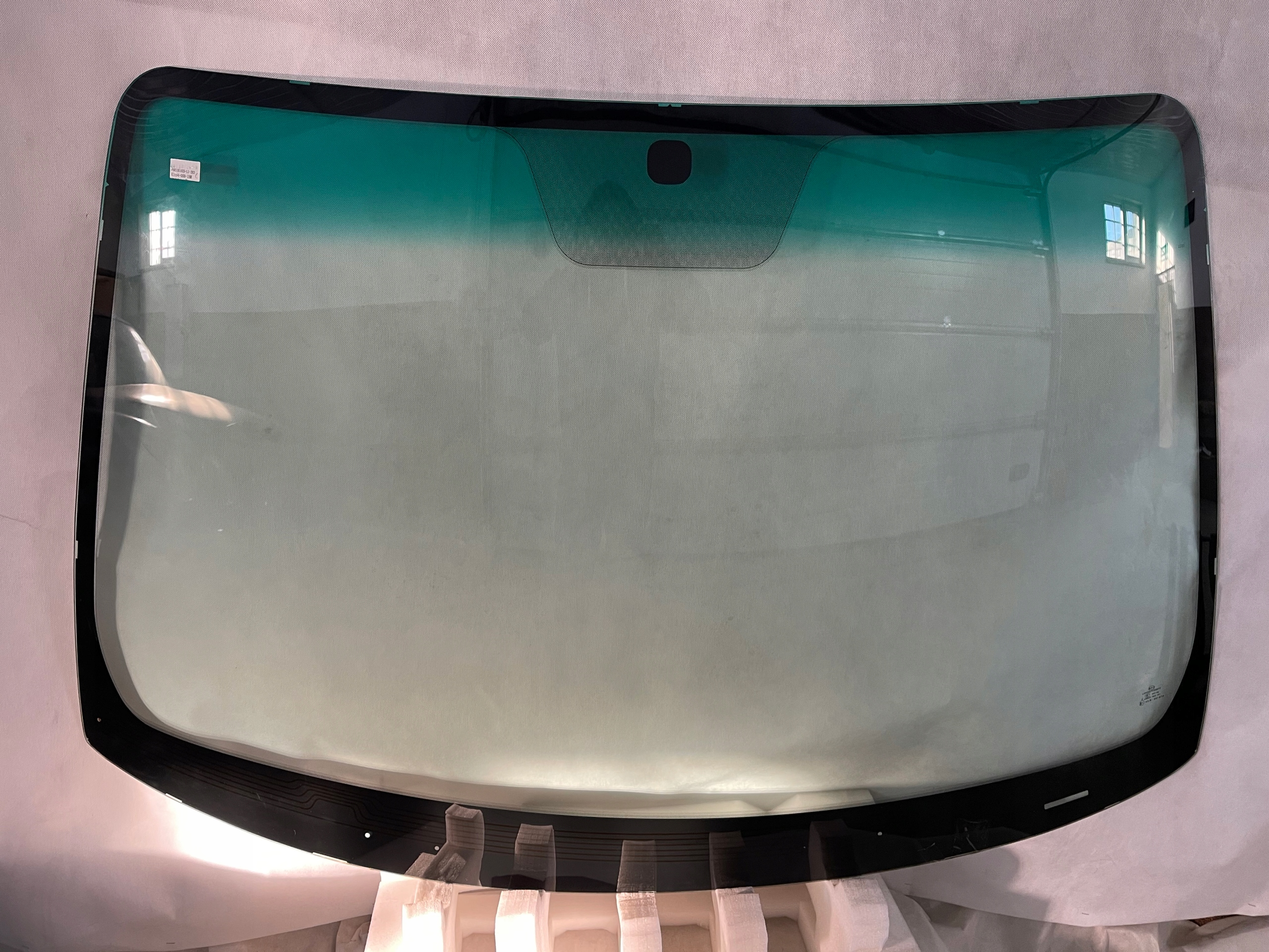 KIA CARNIVAL/SEDONA СКЛО ПЕРЕДНЯ З ПІДІГРІВОМ ПІСЛЯ 2006