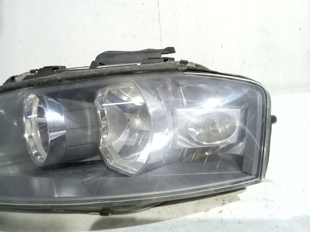 Audi A3 8P světlo levá předek přední 8P09410003L
