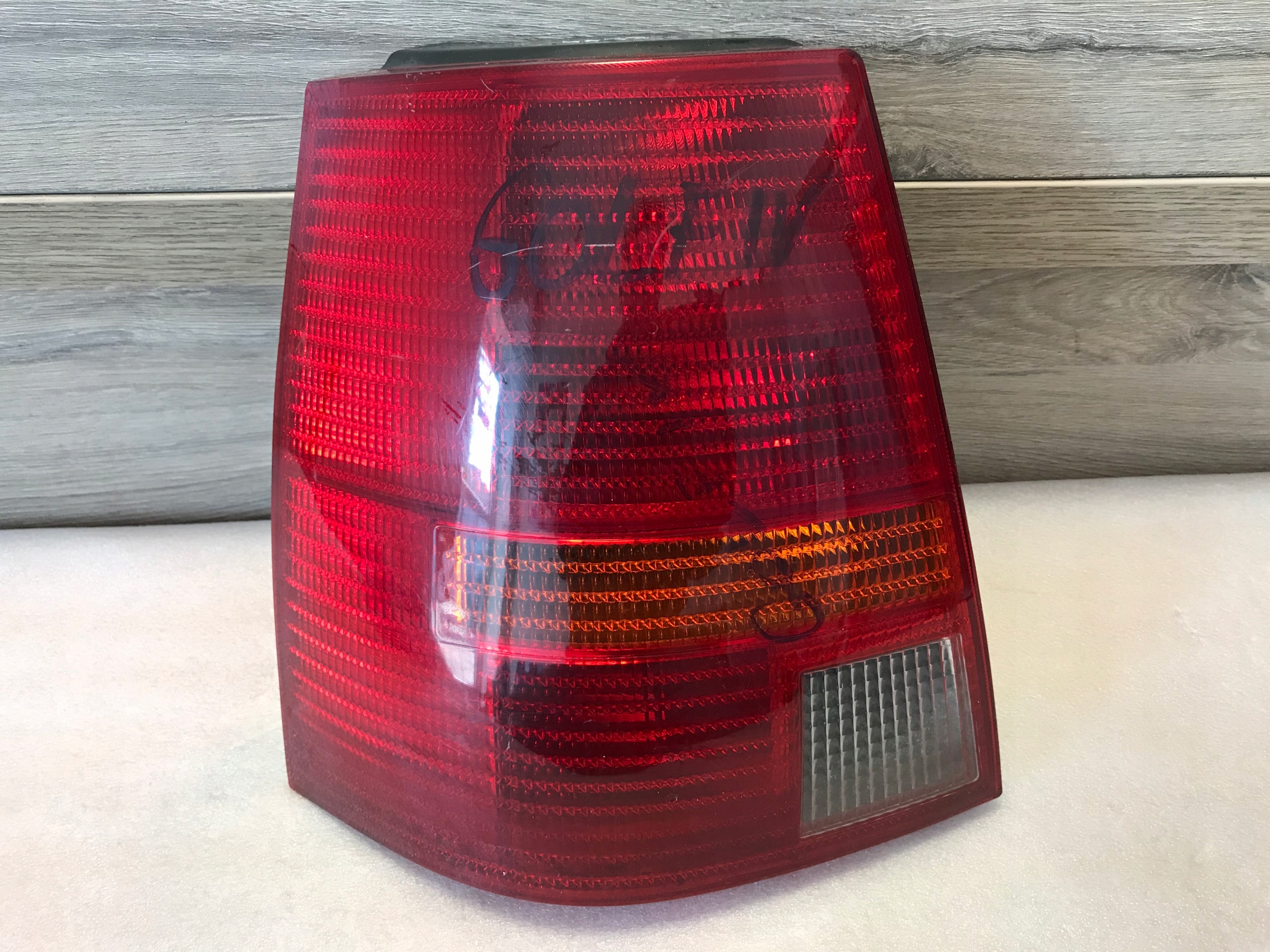 LAMPA LEWY TYŁ VW GOLF IV BORA KOMBI