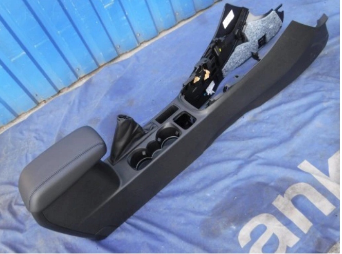 Podlokietnik tunel srodkowy FORD FIESTA Mk8