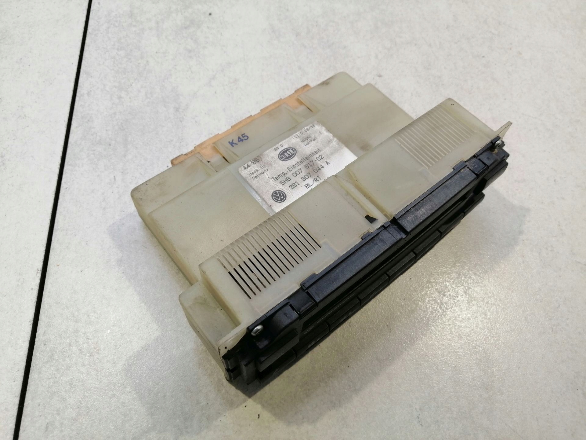 PANEL klimatizaci VW PASSAT B5 1.8 5HB00761702