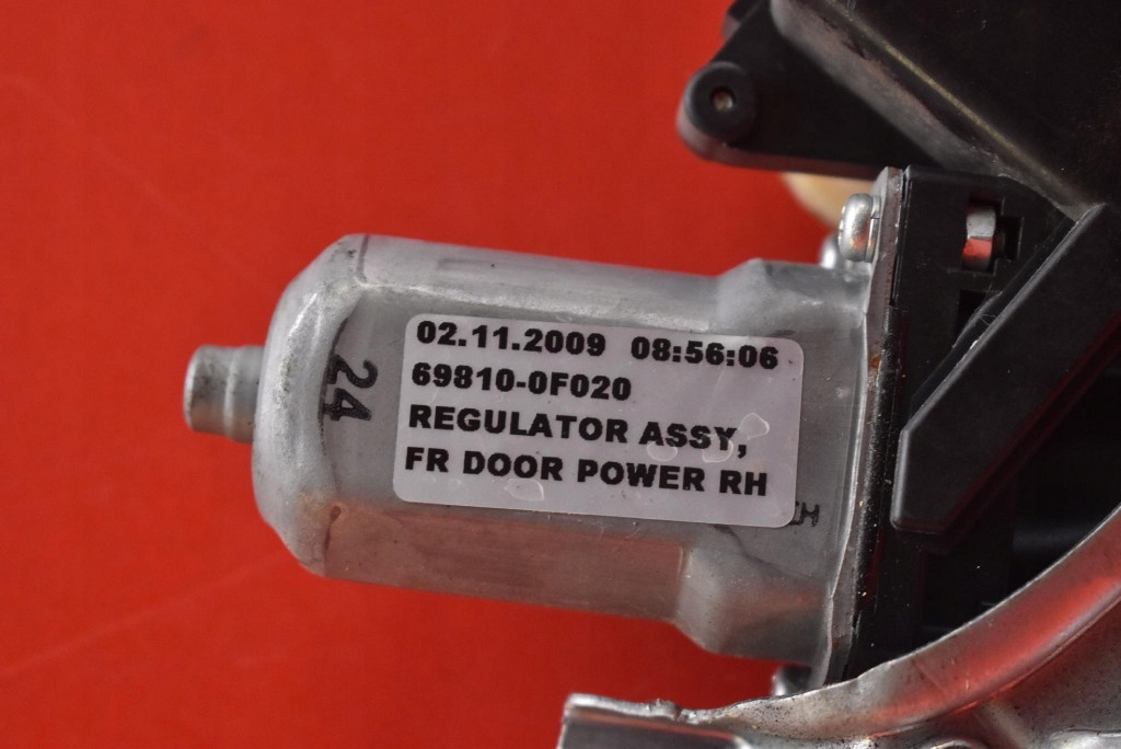 window regulator right front EU 69810-0F020 TOYOTA VERSO 1 and 09-13