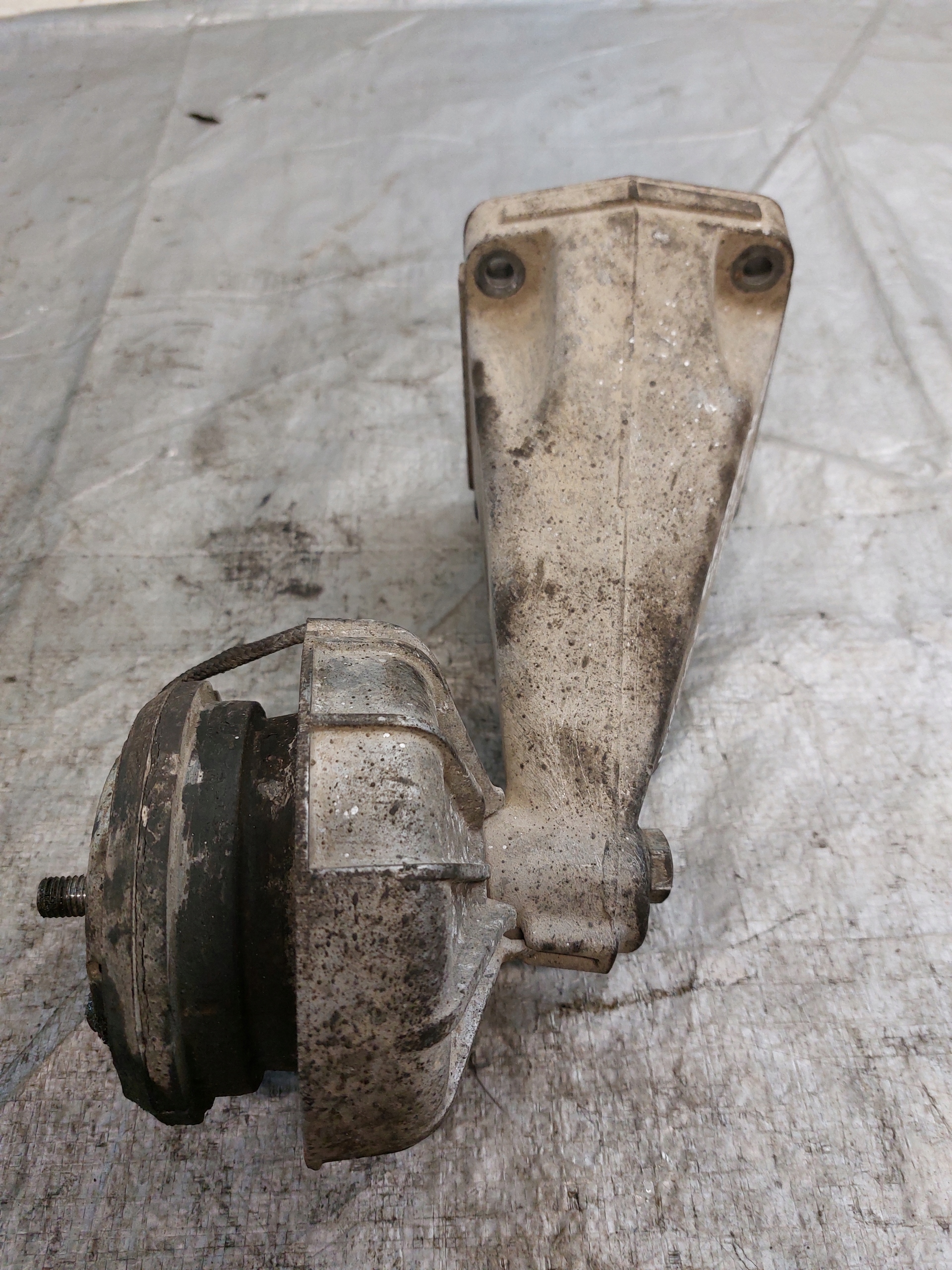 holder engine mount MERCEDES VITO W639 2.2
