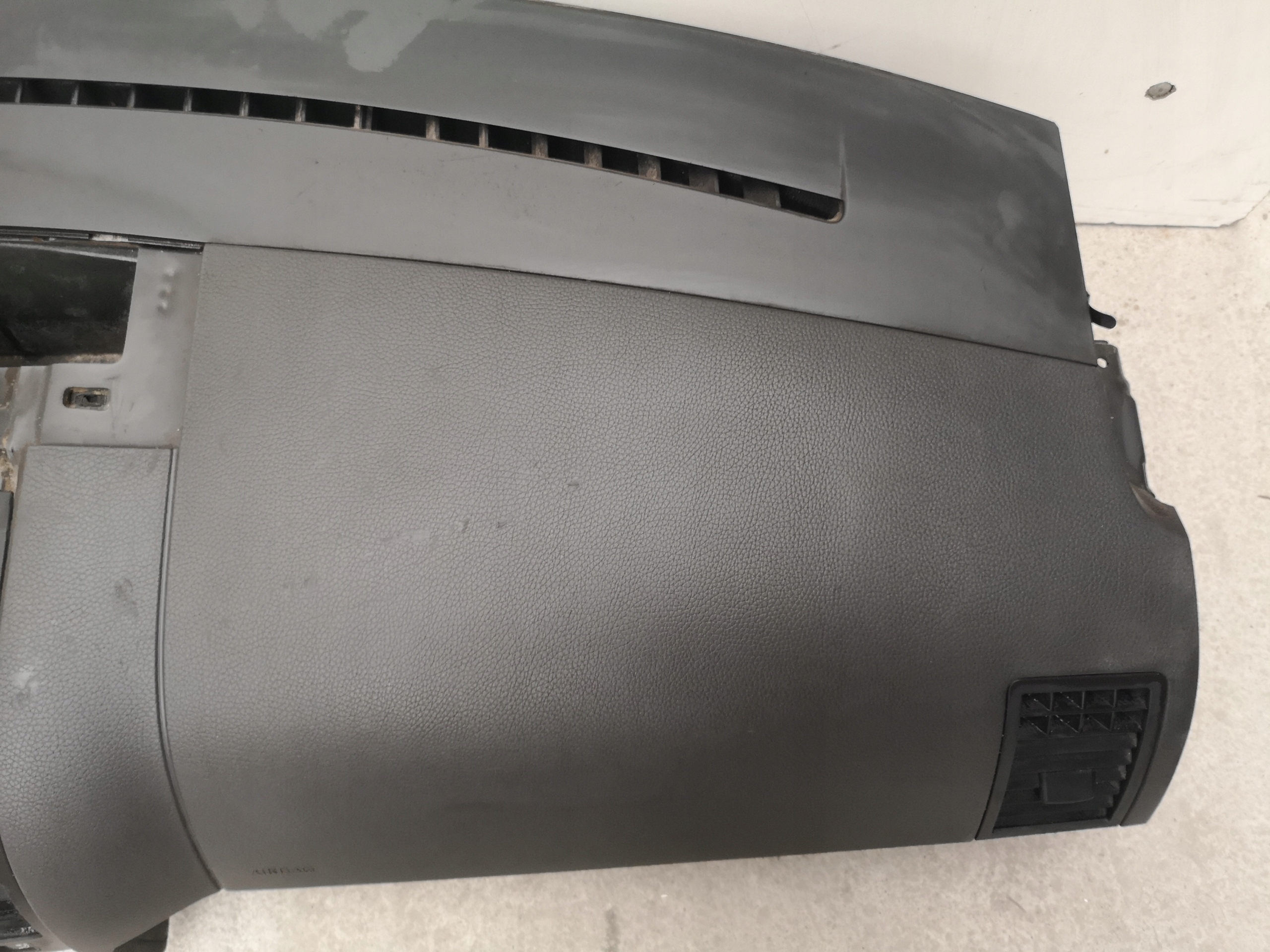 консоль торпеда vw TOUAREG 7L европа 7L6858451