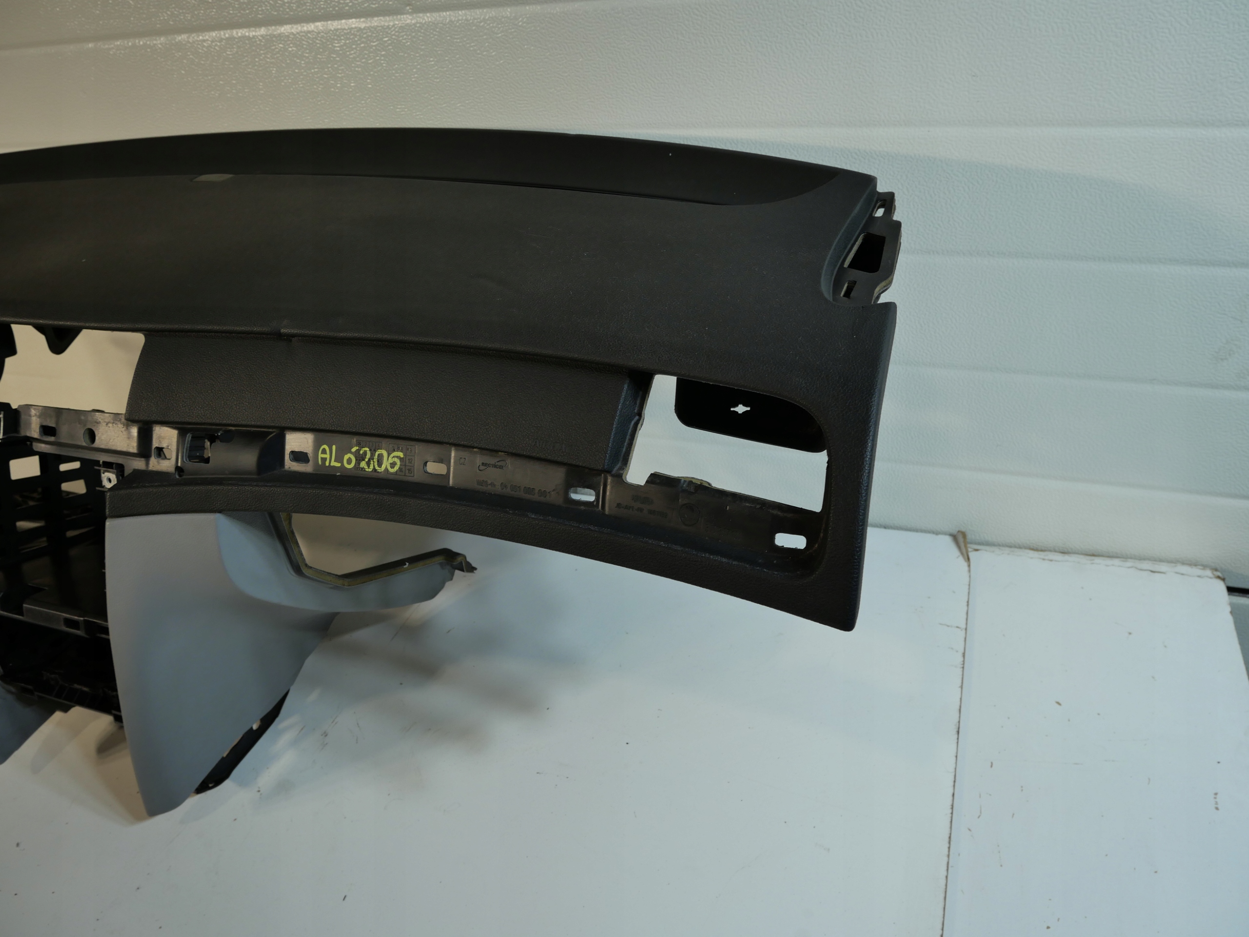 SKODA SUPERB II dashboard console