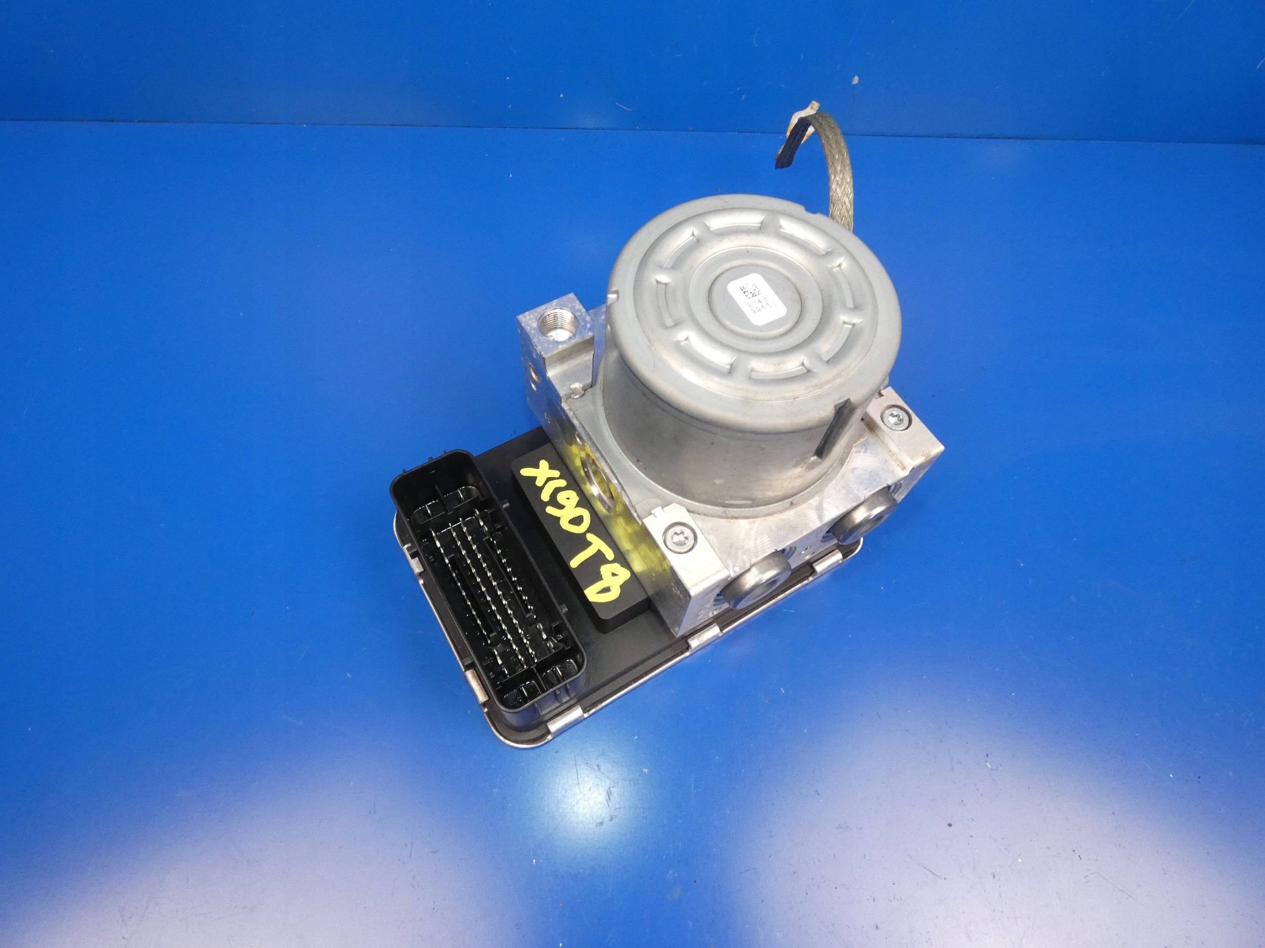 VOLVO XC90 II pump ABS control unit