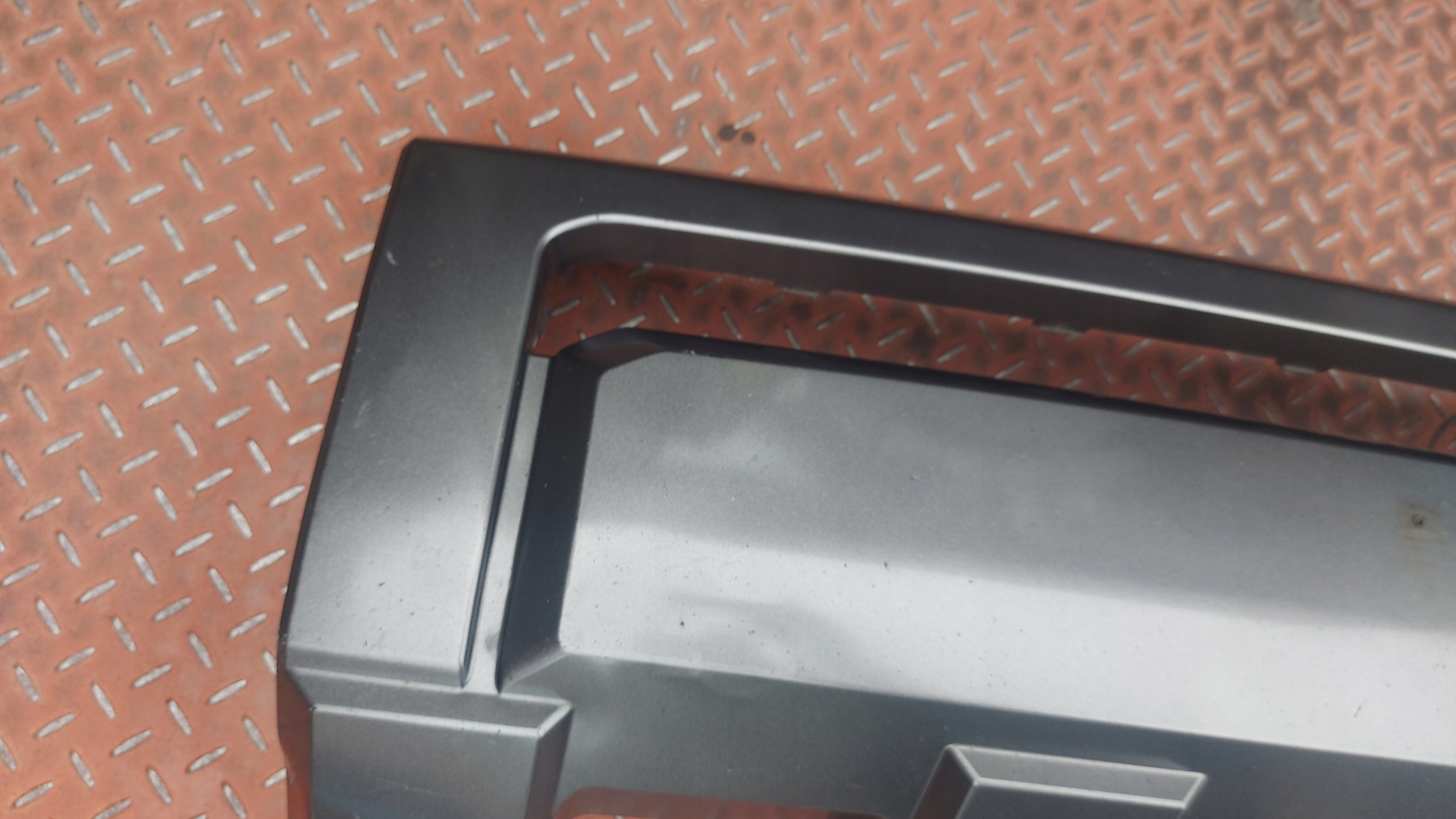 grid of a bumper central front front TOYOTA TUNDRA 13-15