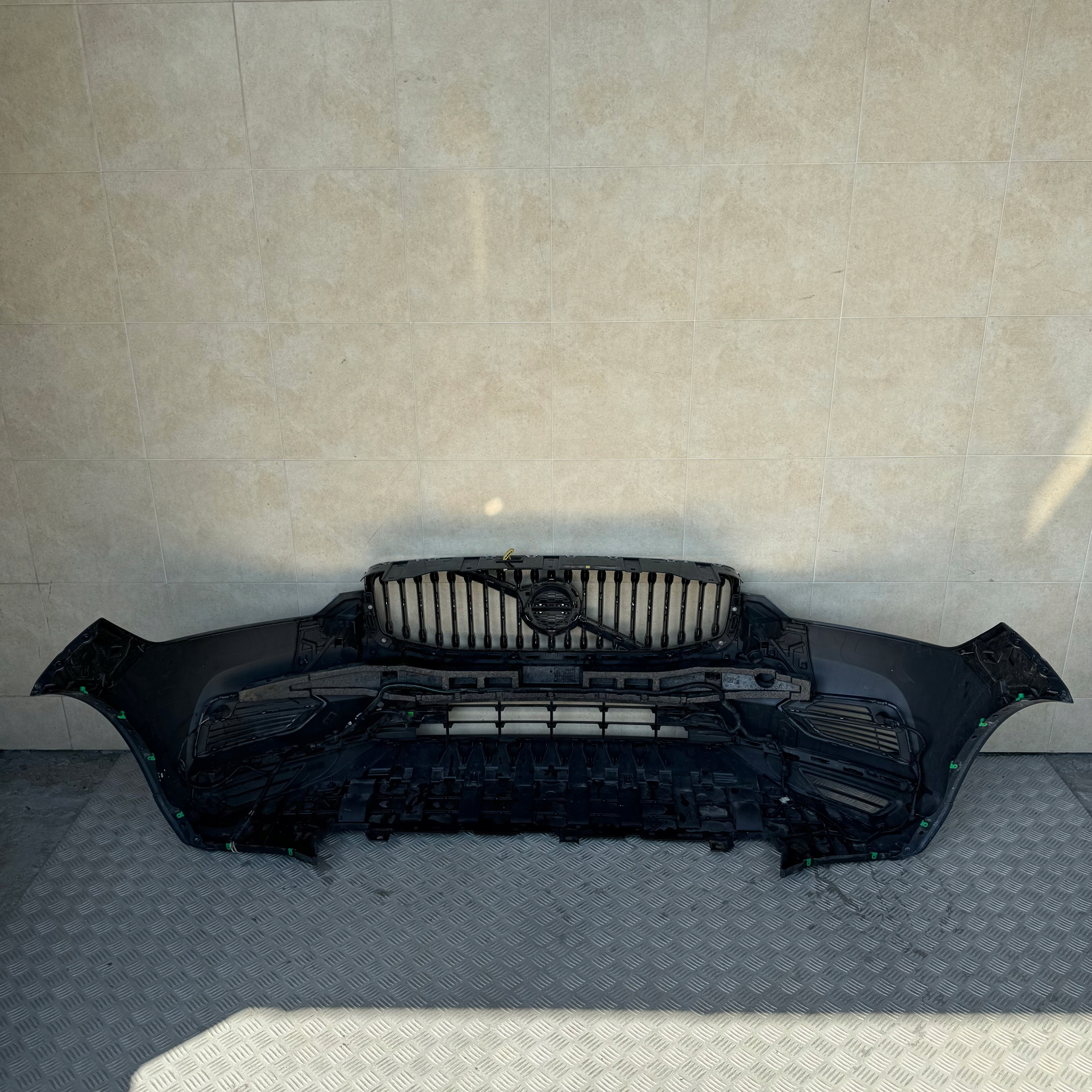 FRONT BUMPER COMPLETE VOLVO XC60 II SPOILER-IN HYBRID 2021 ROK