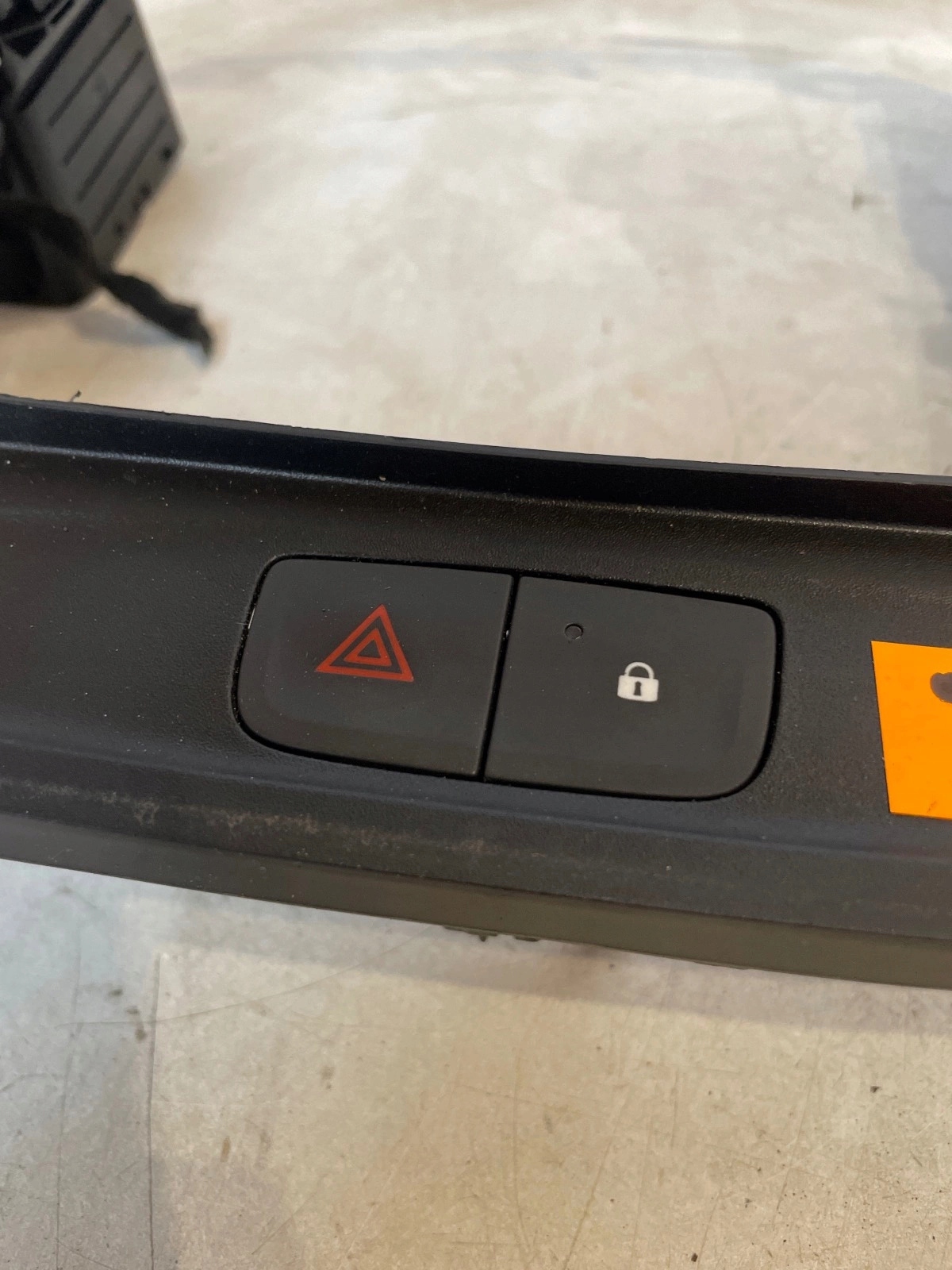 Panel frame Radia air conditioning devices Renault Trafic III Opel Vivaro B