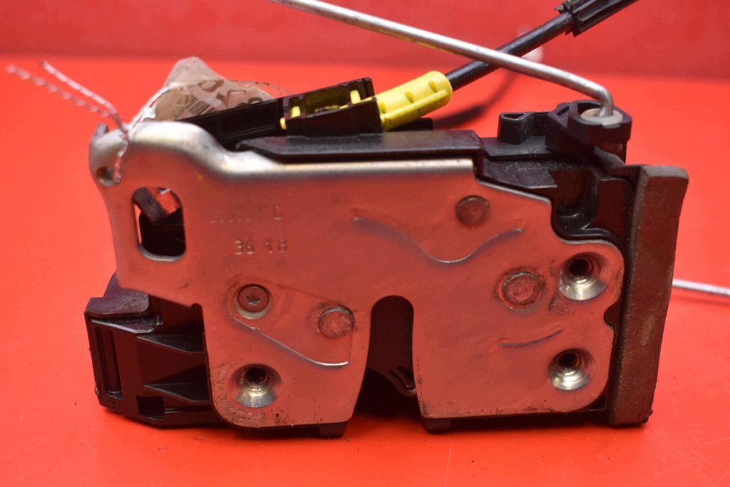 lock door left front front EU 915-C3039071A OPEL ASTRA 5 V K KOMBI