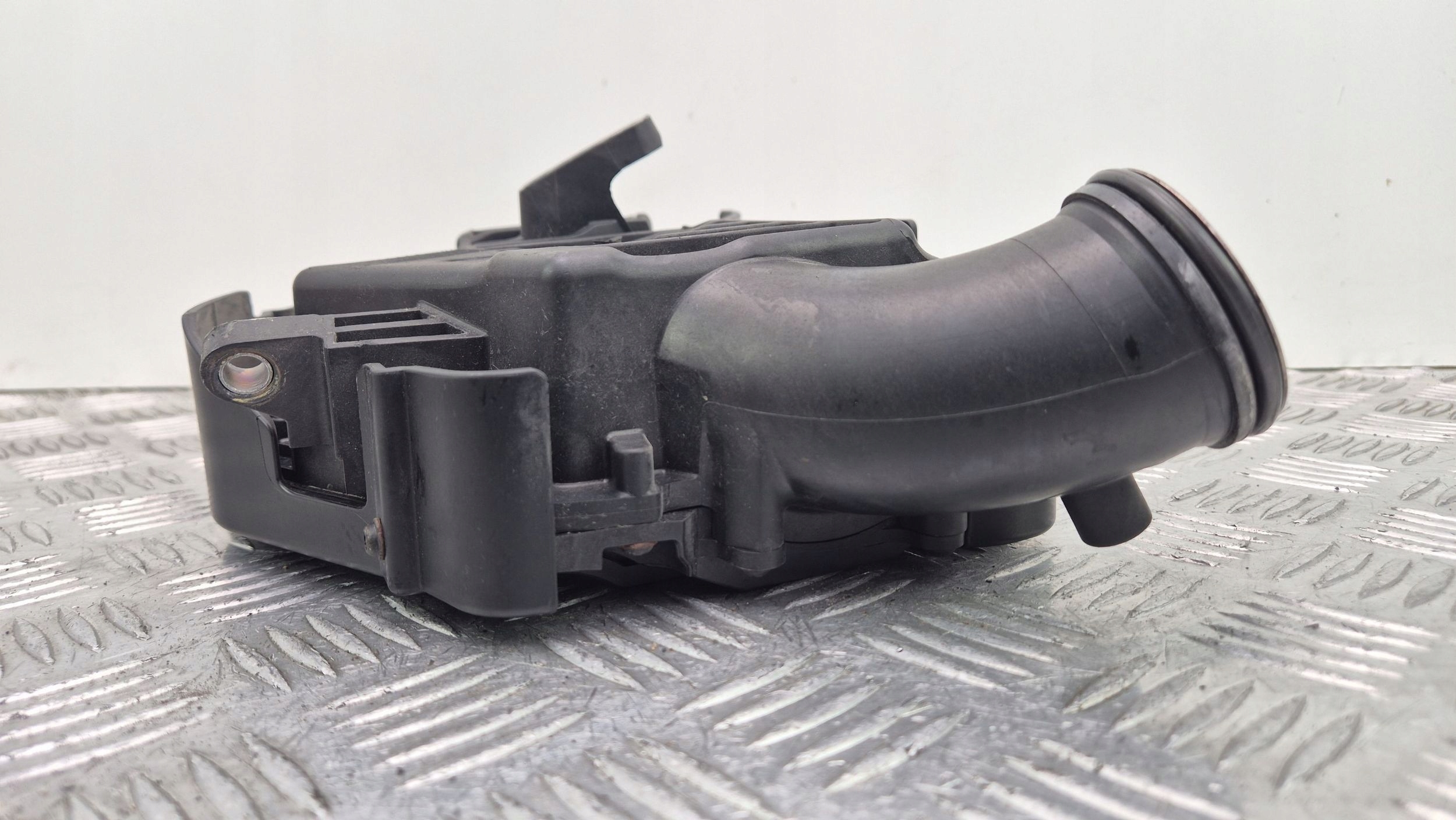 Mercedes E300 CDI W212 hadice intercoolera A6421403487 OM642