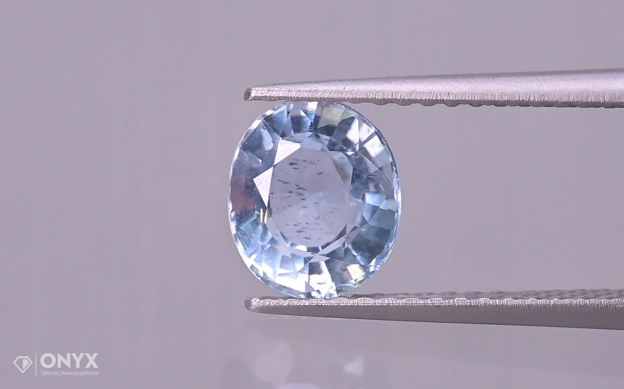 Akvamarín fasetovaný ovál 7x6 mm