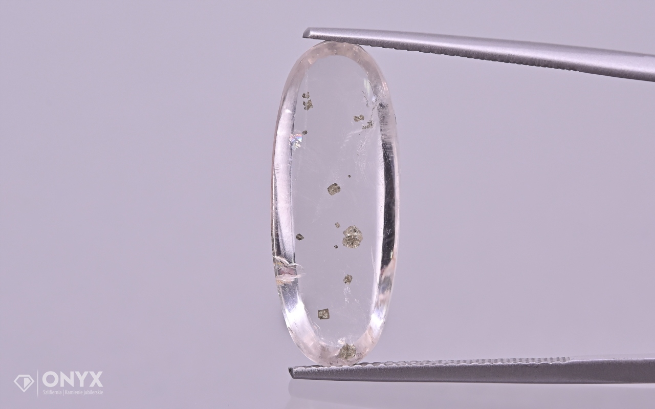 Křemen s pyritem konvexní mělký ovál 22,5x9 mm