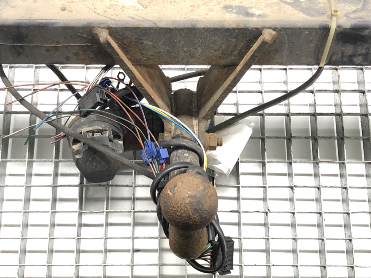 HAK HOLOWNICZY SKODA SUPERB I Sedan/Limuzyna 01-08 Rodzaj kuli Brak informacji