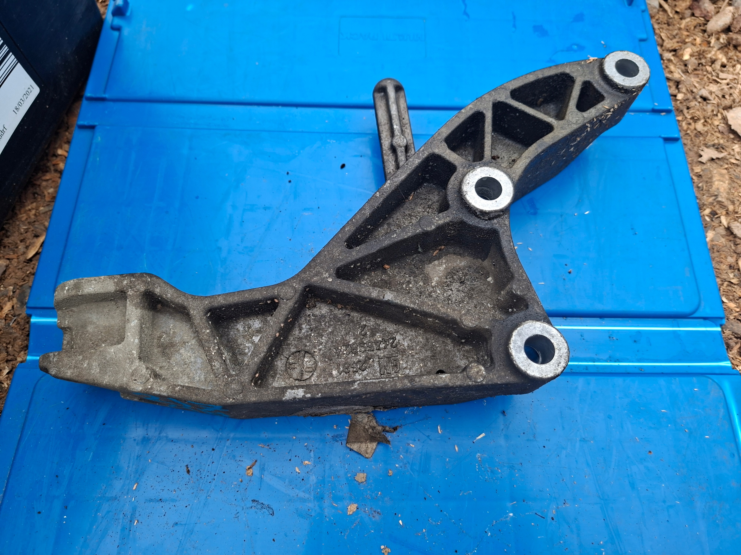 Getriebehalter getriebe Opel Astra H 1.3 24459824