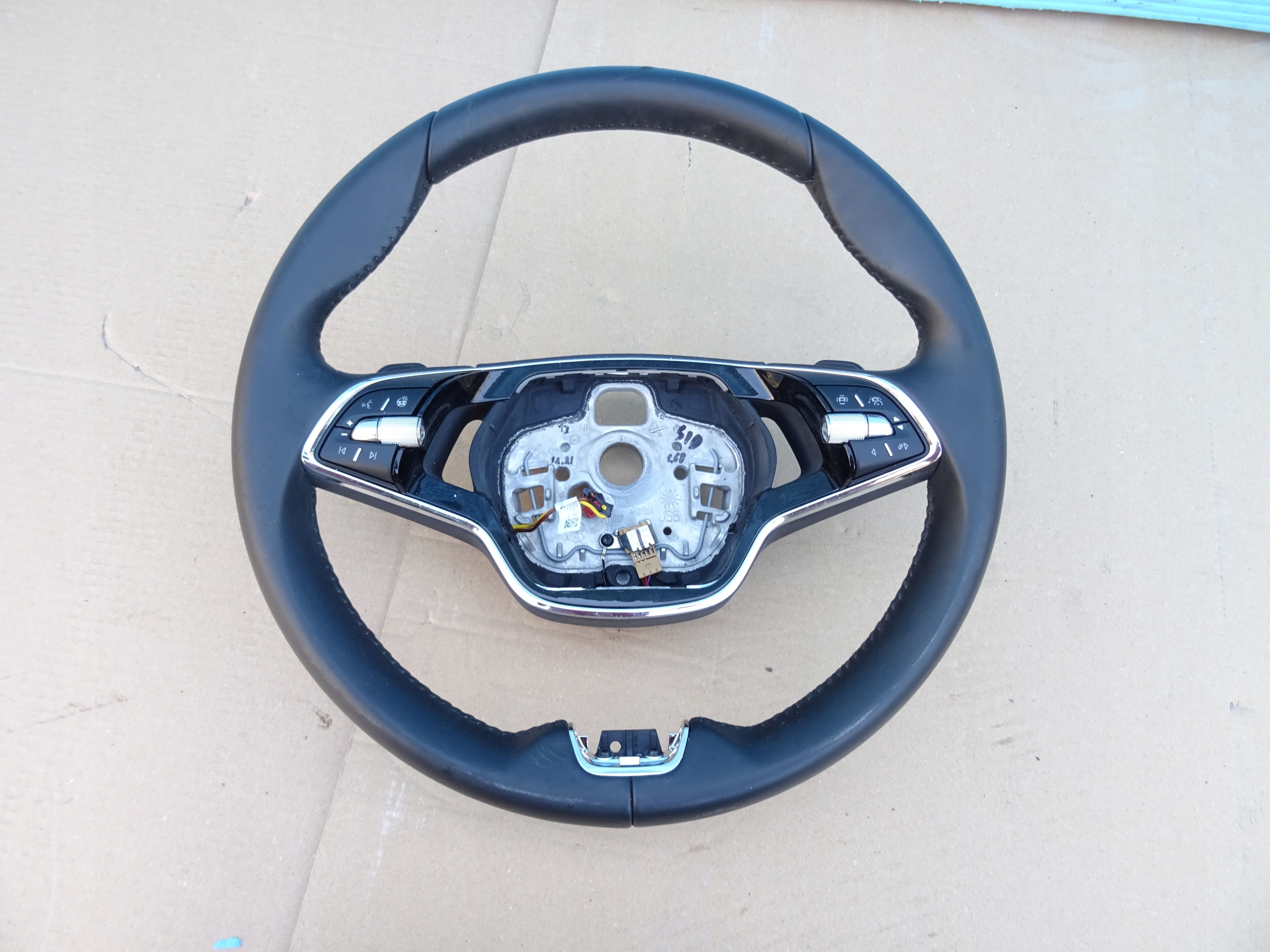 KIEROWNICA OCTAVIA IV GRZANA ŁOPATKI 5E3959542H