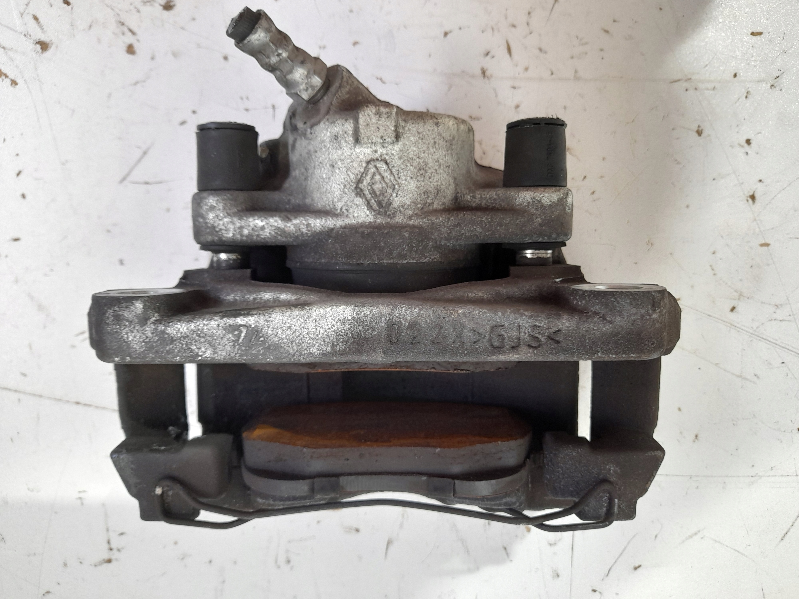 RENAULT CAPTUR and caliper brake front left 368 / 950 (B32)