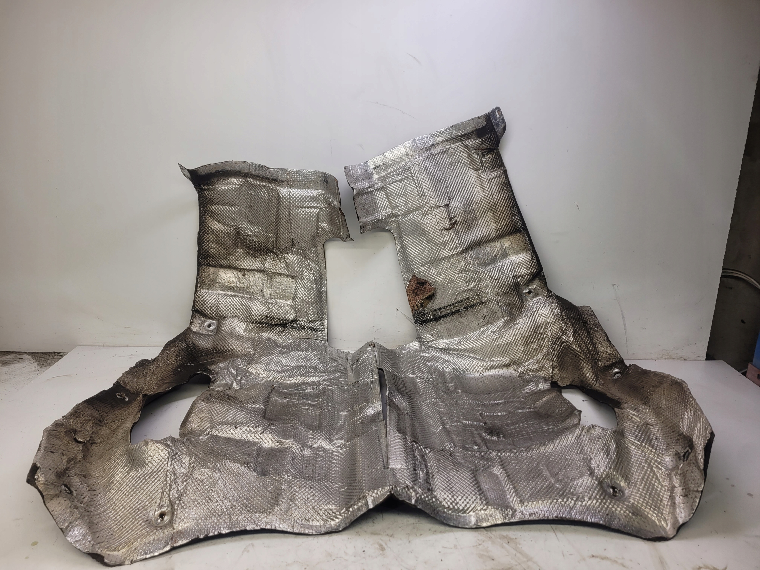 BLENDE ABDECKUNG TERMICZNA TUNELU AUDI A4 B8 A5 8K0803979H