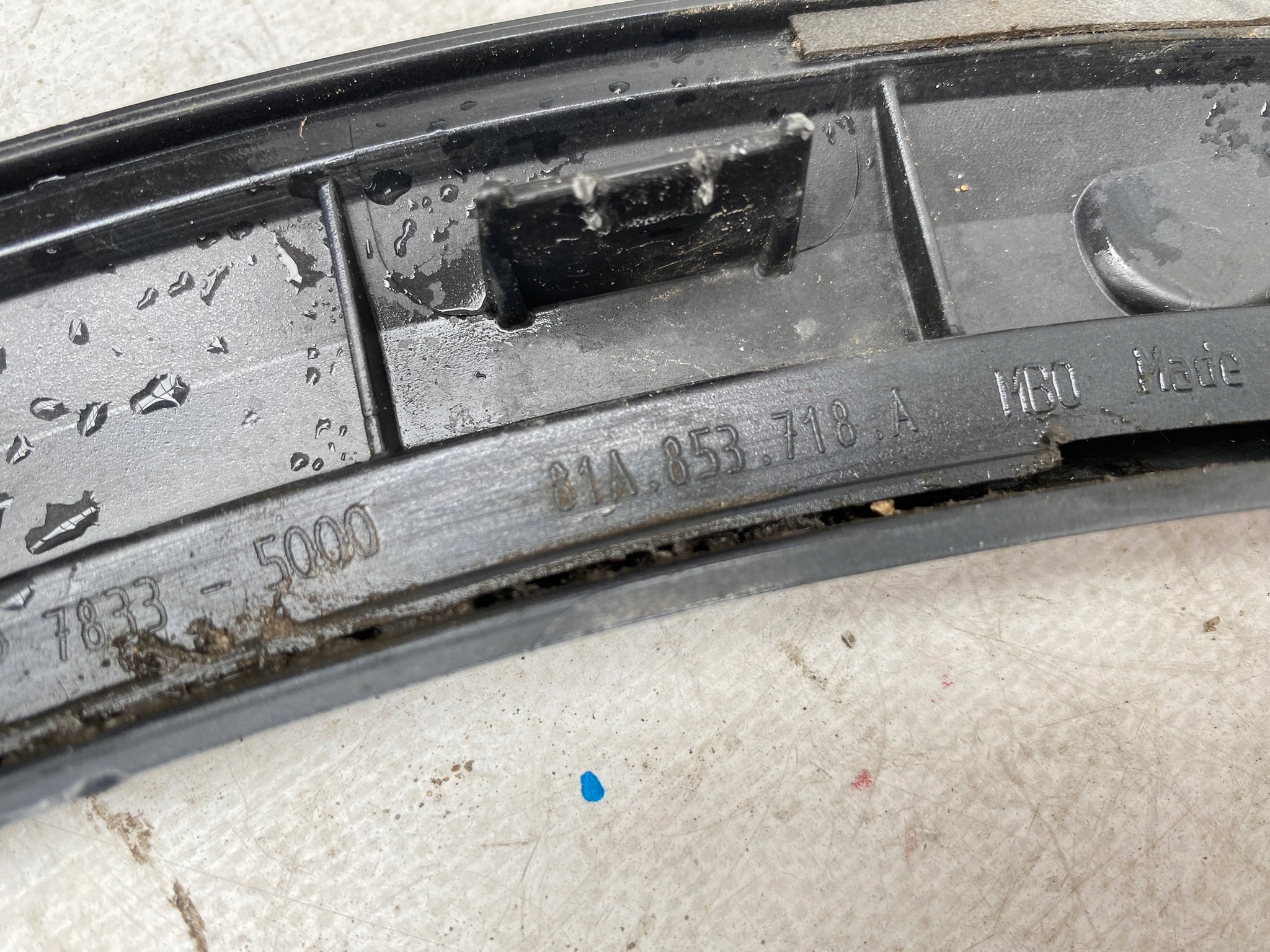AUDI Q2 81A 16- lišta krytka blatníku předek pravá 81A853718A