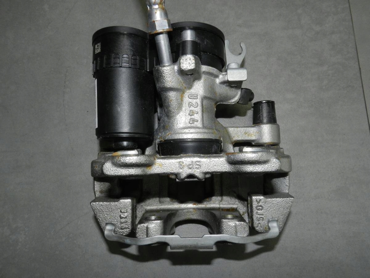 BMW 2 GT F46 218i caliper left rear part 6798957