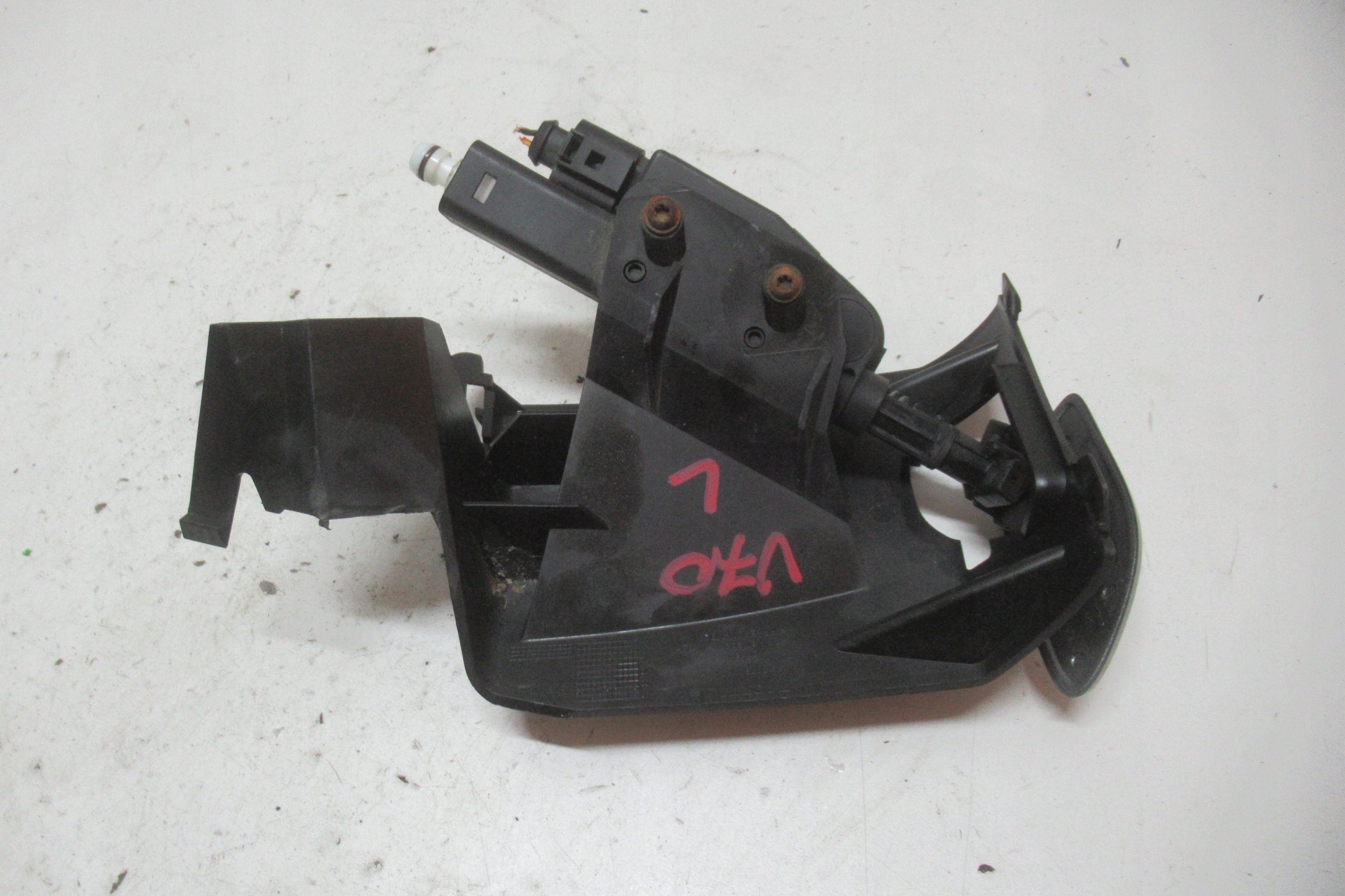 VOLVO V70 09R washer REFLEKTORA left 30764183