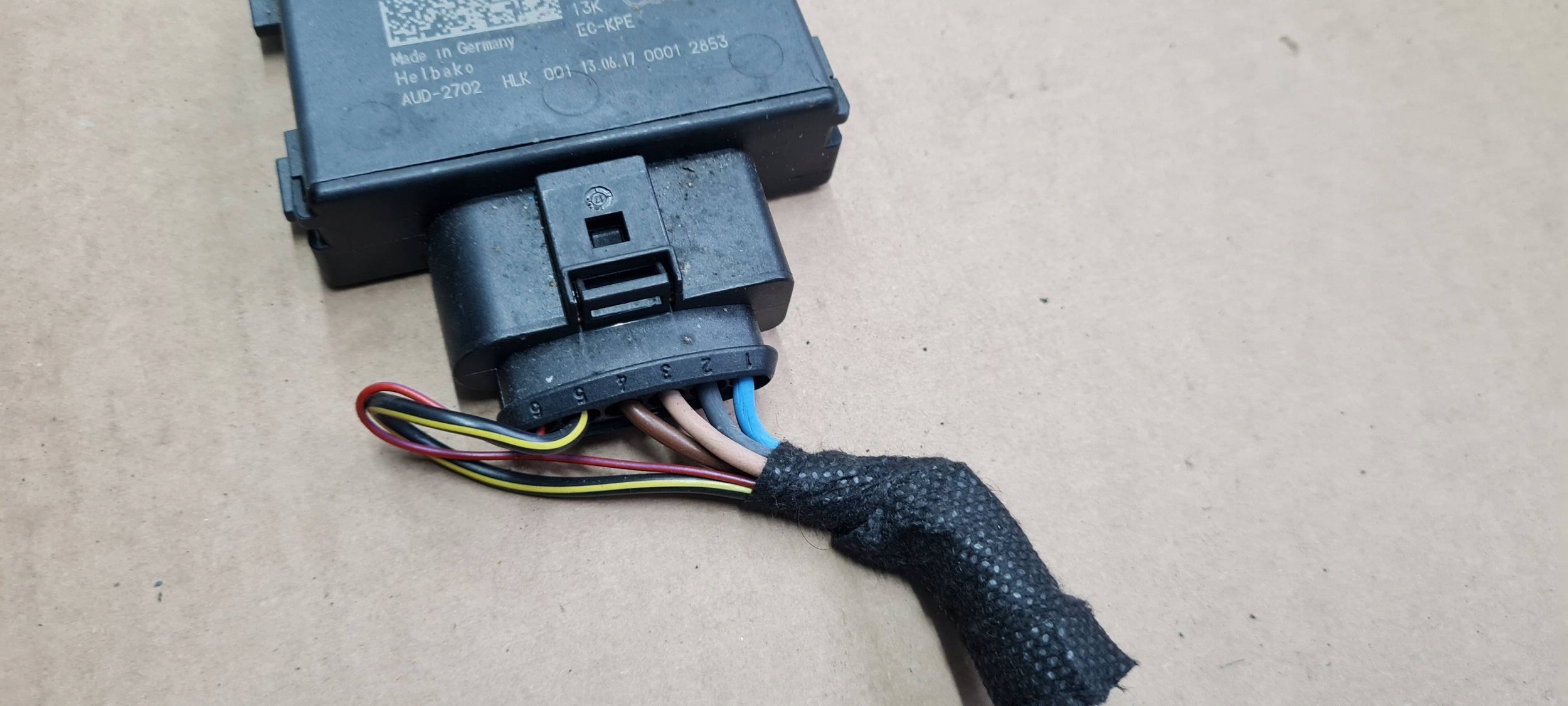 A4 B9 8W module control unit POMPY 2.0 TDI 8W0906121B A5 8W