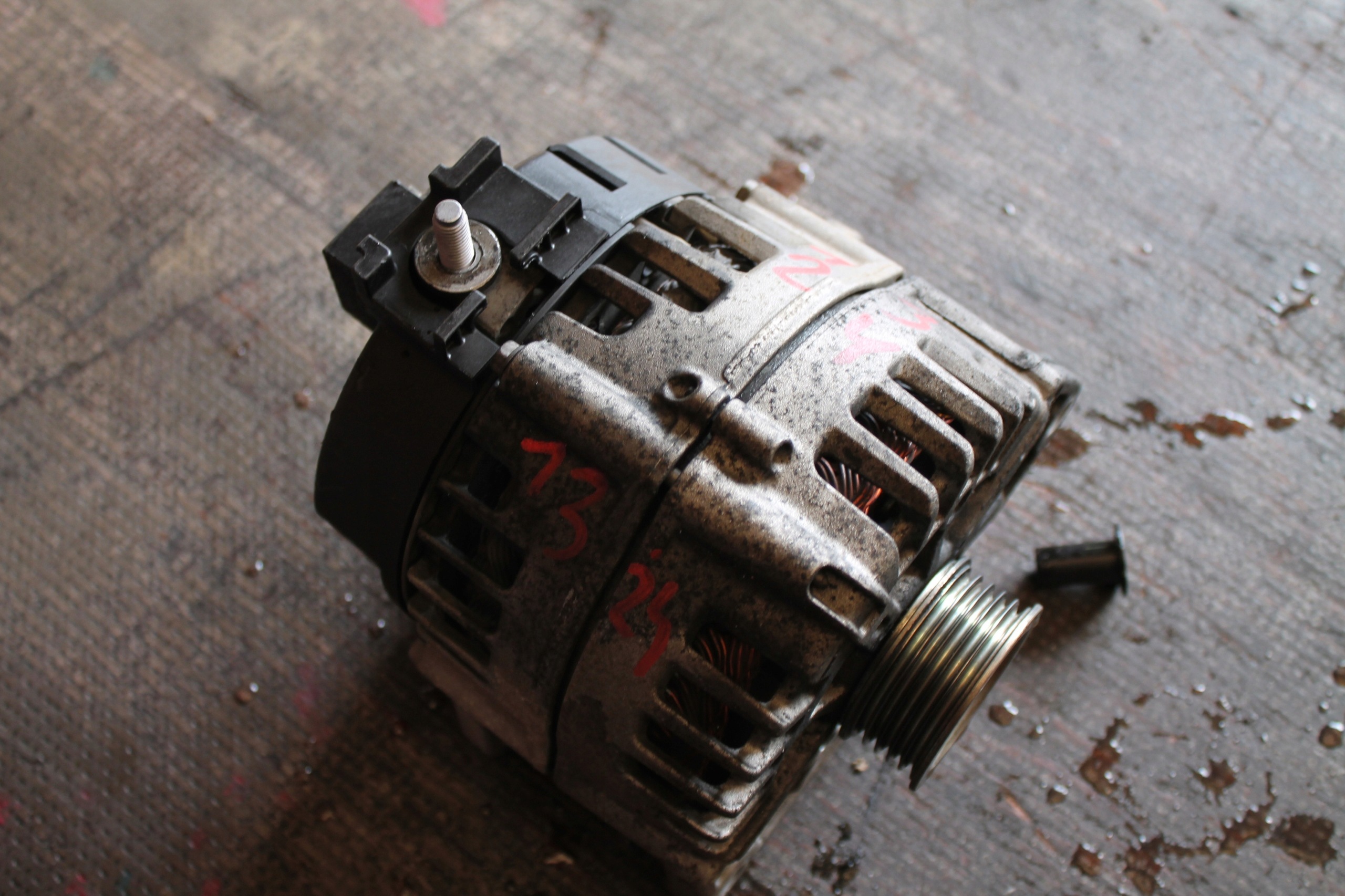1324. alternator MERCEDES A0009063003