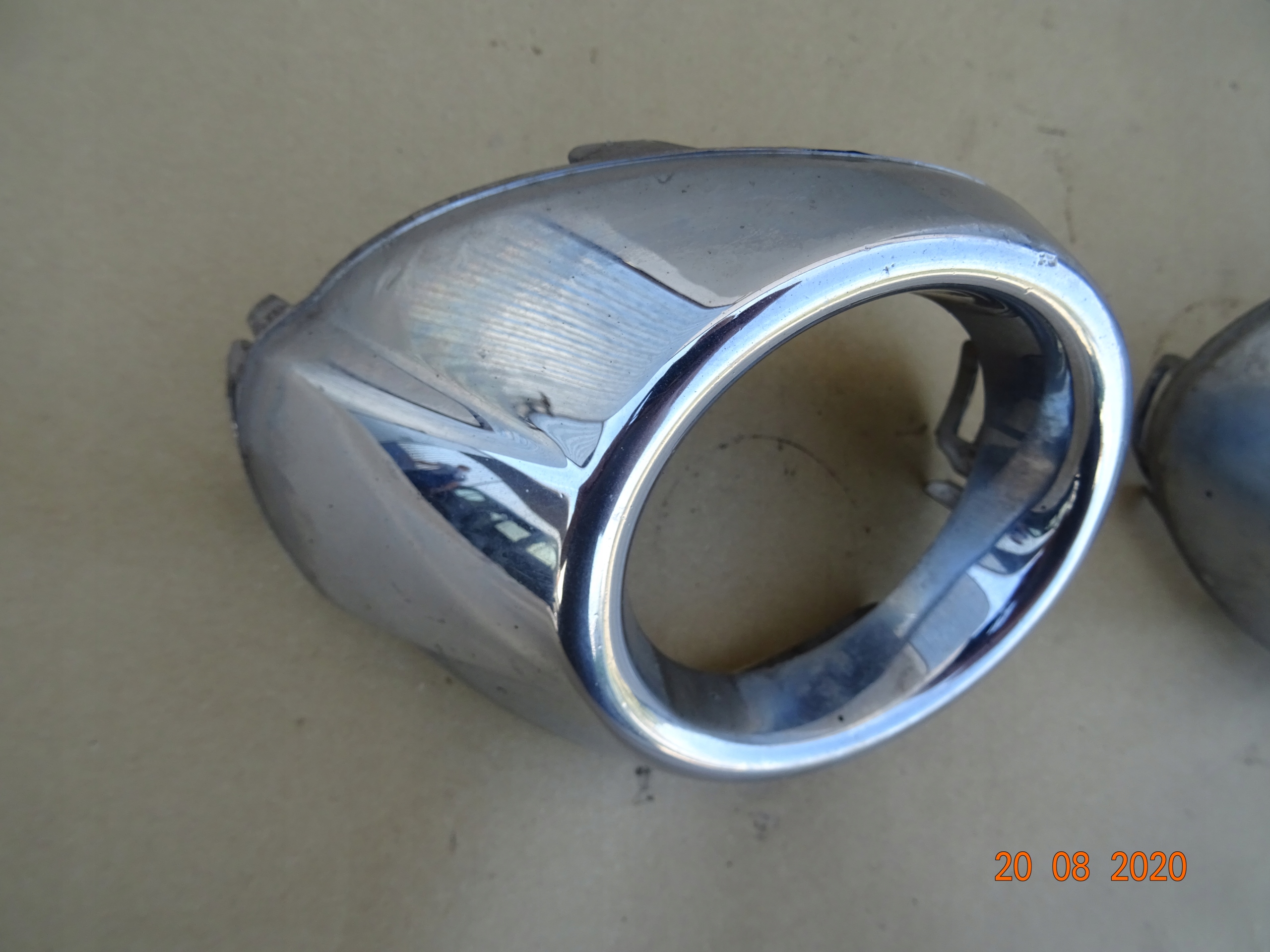 ZAŚLEPKA HALOGENU LEWA CHROM FORD FOCUS MK3 Producent części Ford OE