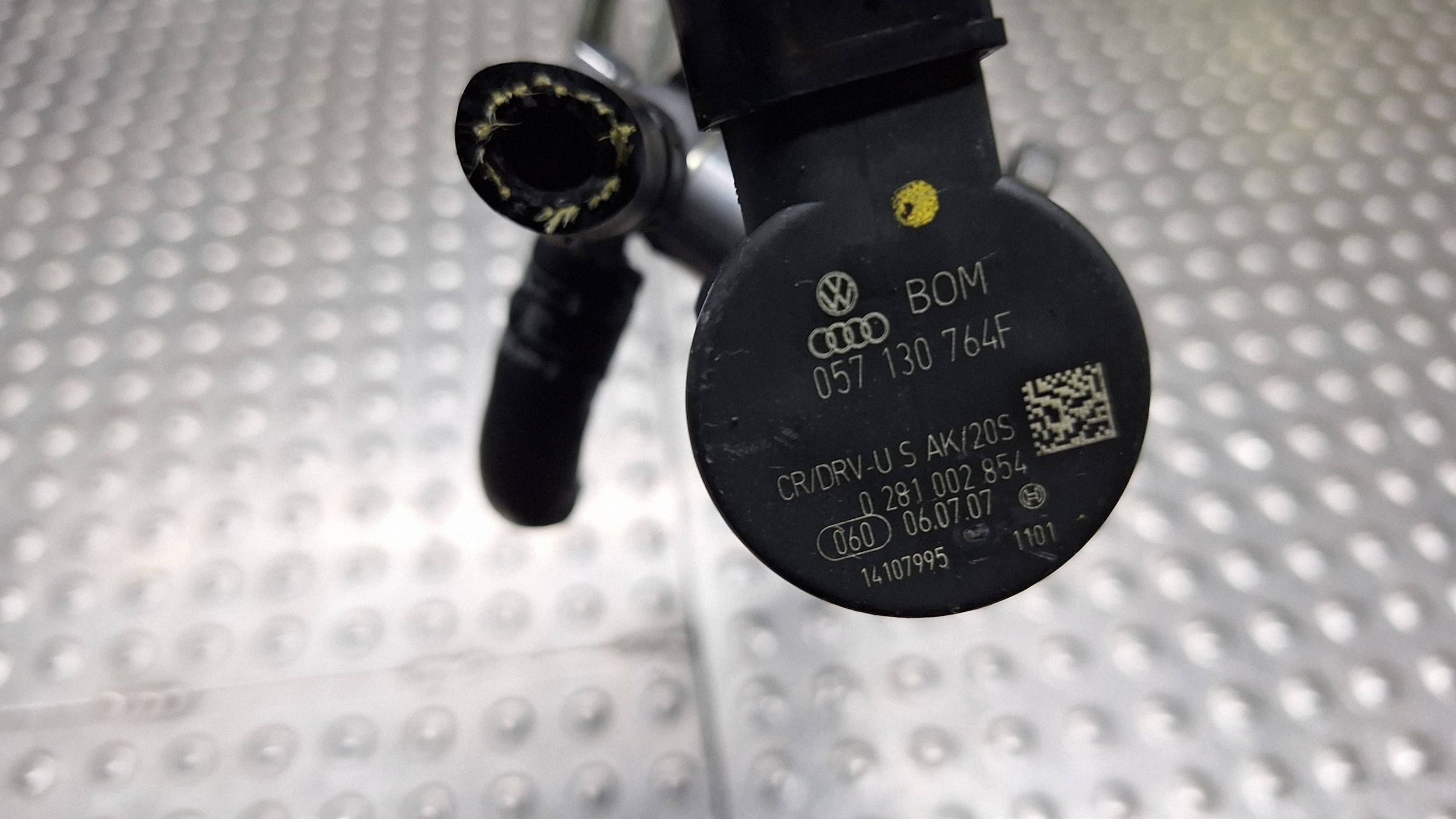 injection ramp sensor 059130090AG 057130764F AUDI A6 C6 Q7 4L A8 3,0 TDI