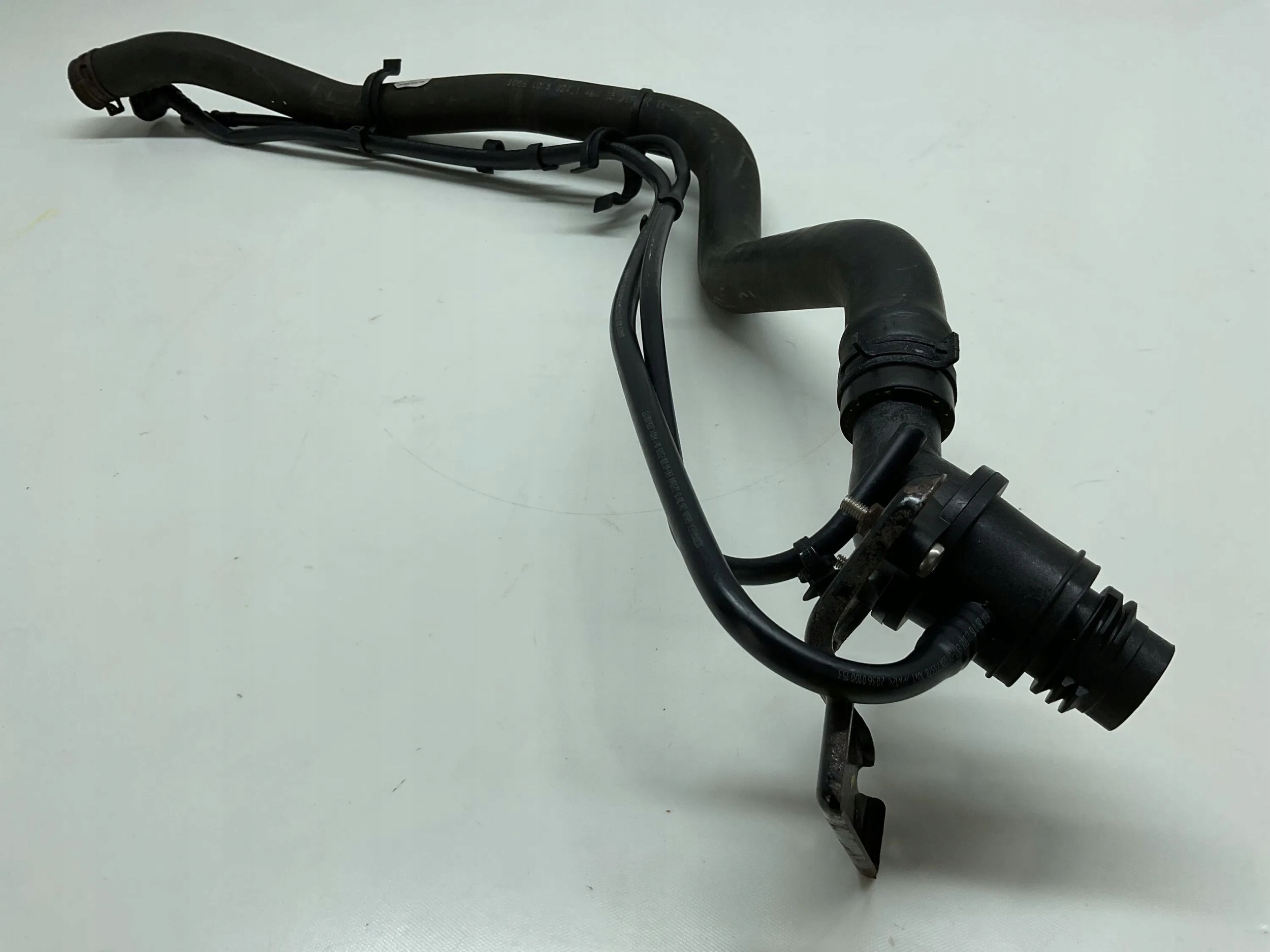 Land Rover Discovery 4 - LR4 2016 Rura wlewu paliwa Numer katalogowy części GH225J232AC