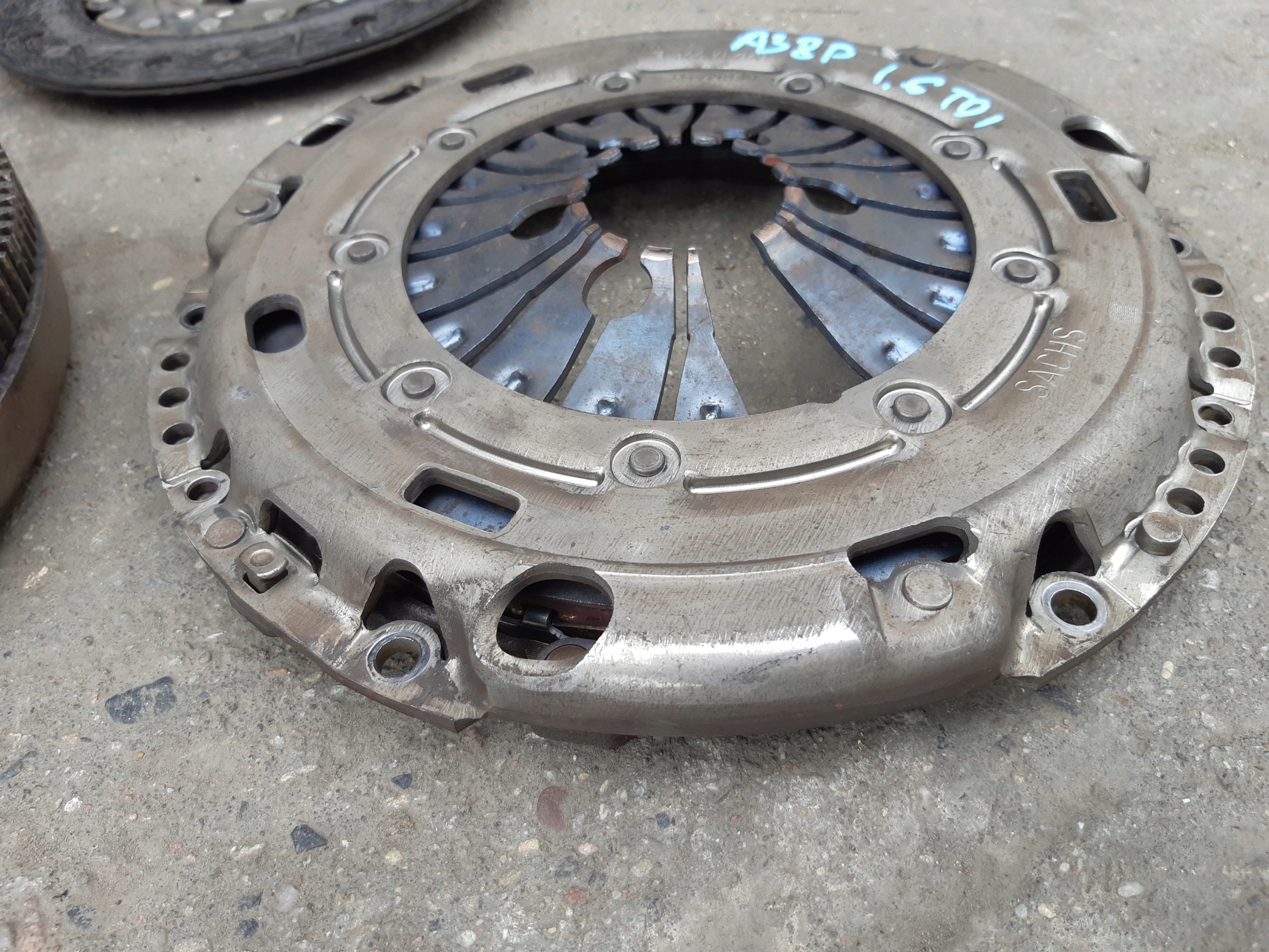 AUDI A3 8P 1.6 TDI CAY clutch wheel flywheel pressure plate disc