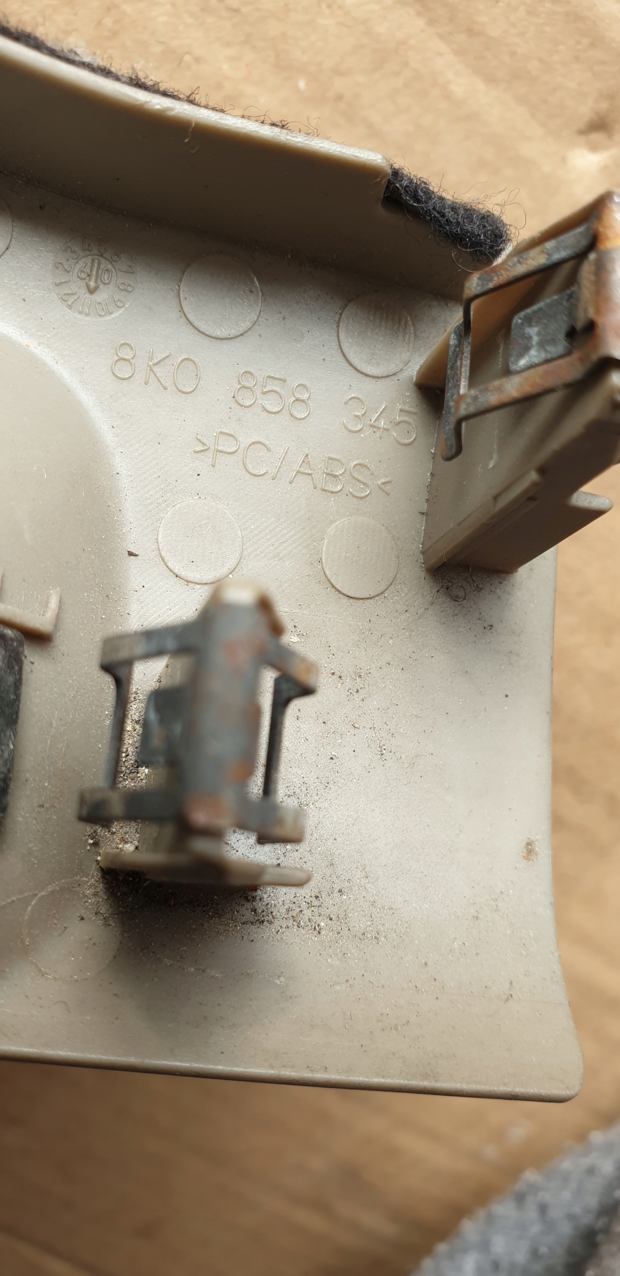 obal volantu SKORKA AUDI A4 B8 8K A5 8T OE EU