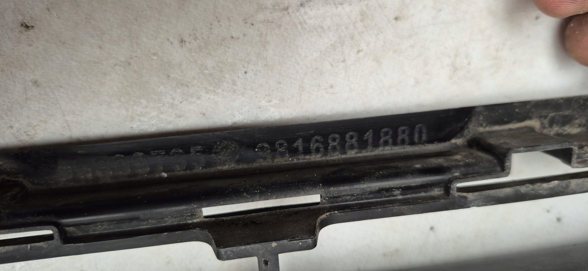PEUGEOT RIFTER 18-23 Lüftungsgitter der Stoßstange mitte