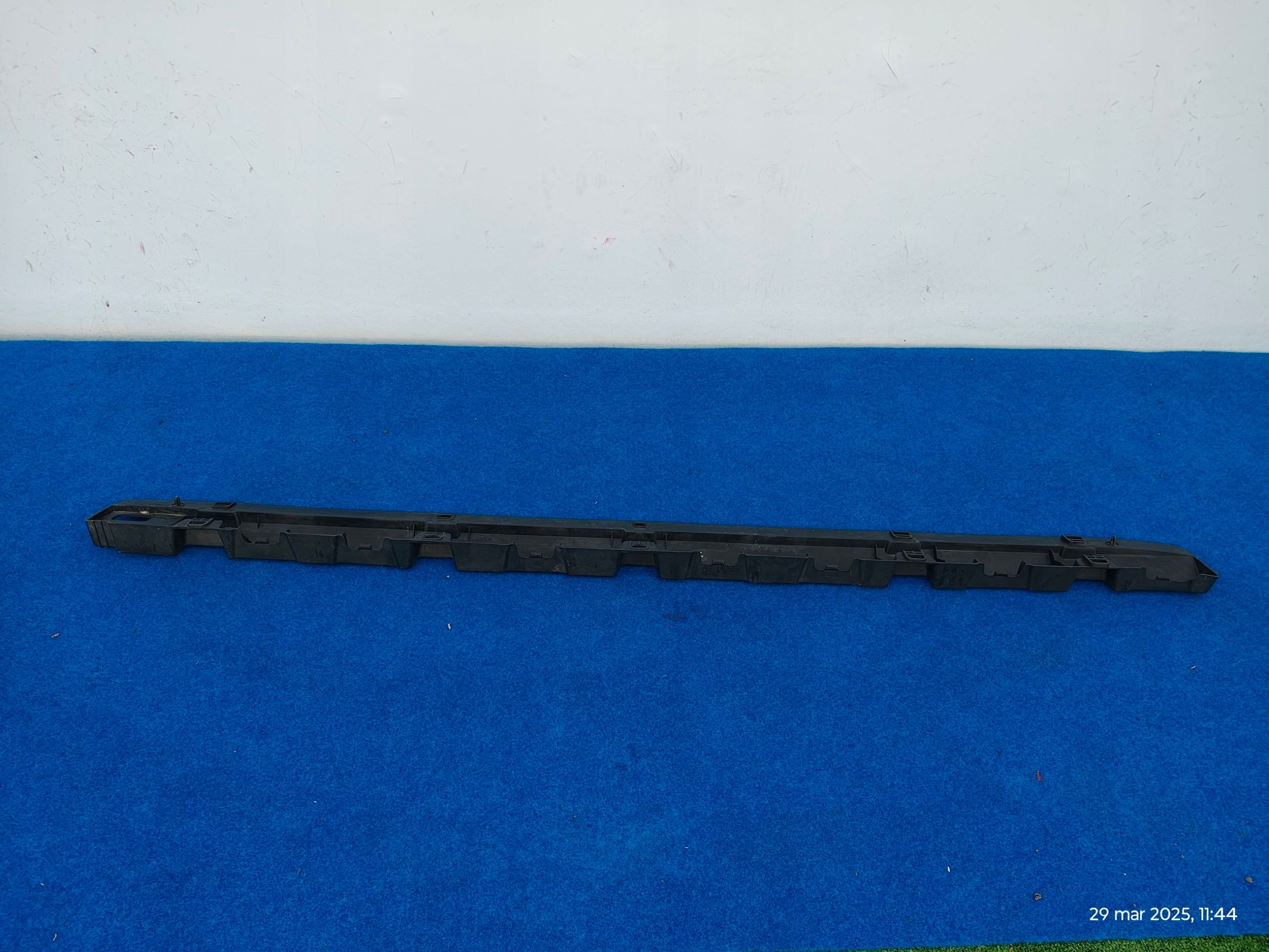 BMW X3 E83 left bracket of the threshold holder PROWADNICA 51773330869 DN169
