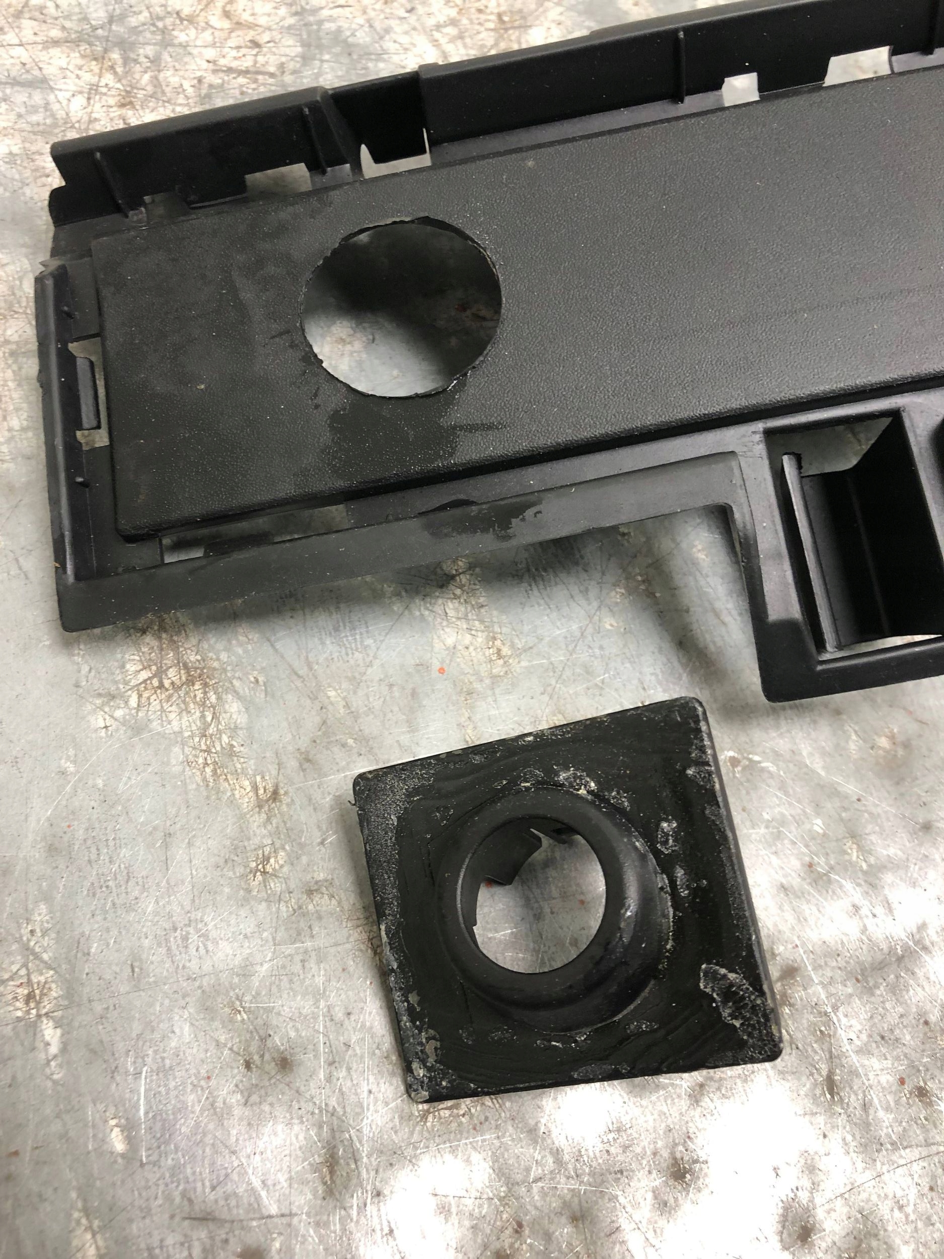 mřížka nárazníku levý předek VW T6 7E0807489C
